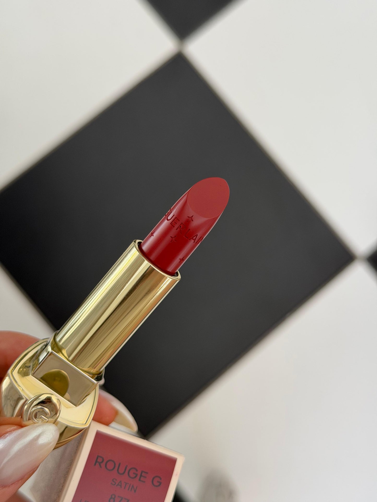 GUERLAIN Rouge G Velvet
Lipstick (877)