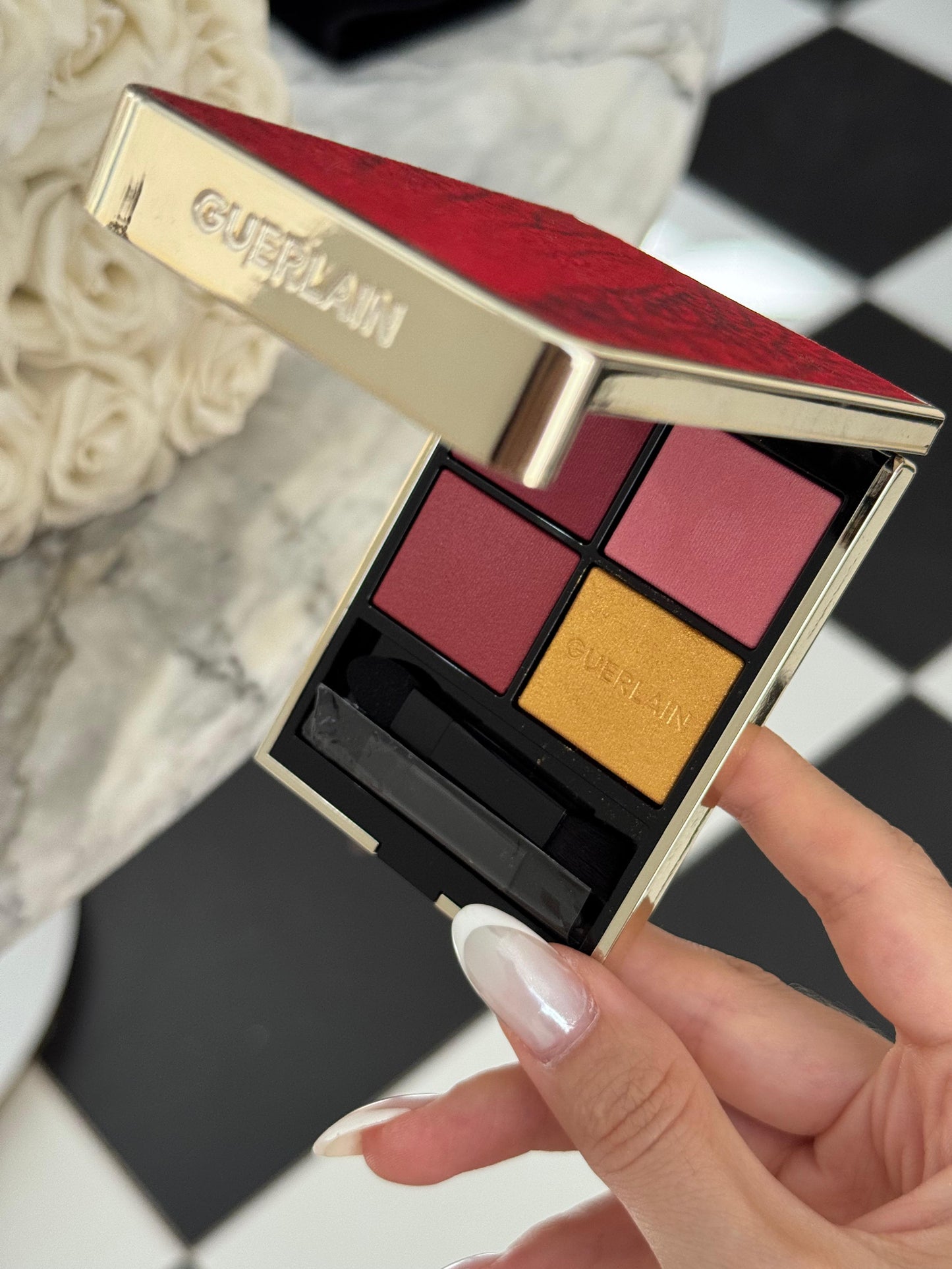 GUERLAIN Ombres G
Eyeshadow Quad
Multi-Effect, High Color & Long Wear (770)