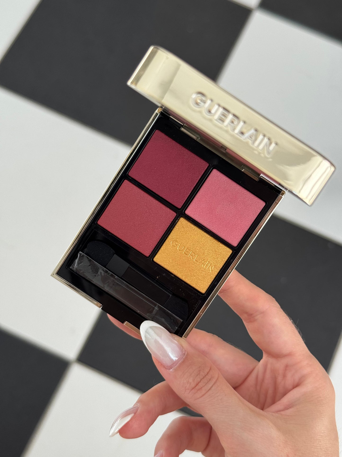 GUERLAIN Ombres G
Eyeshadow Quad
Multi-Effect, High Color & Long Wear (770)