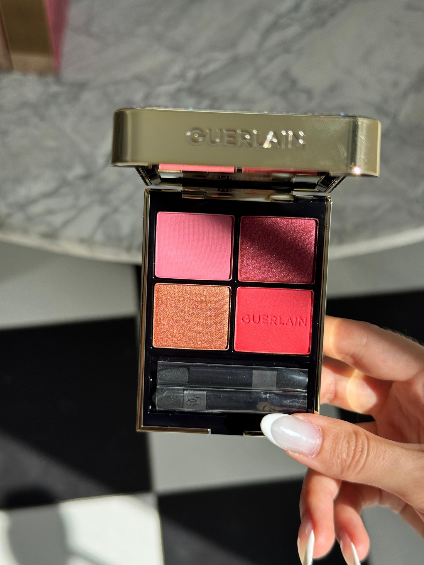 GUERLAIN Ombres G
Eyeshadow Quad
Multi-Effect, High Color & Long Wear