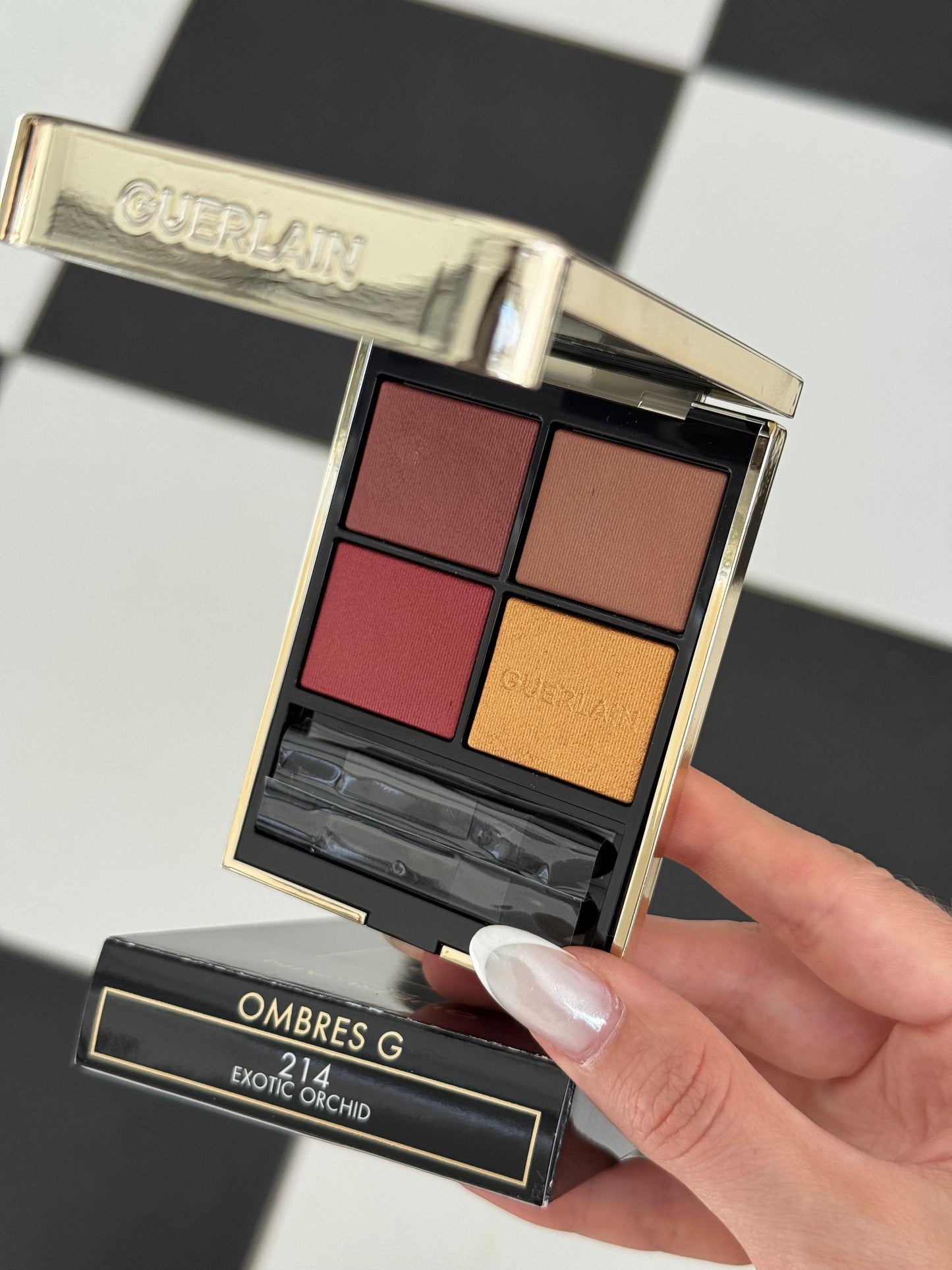 GUERLAIN Ombres G
Eyeshadow Quad
Multi-Effect, High Color & Long Wear (214)