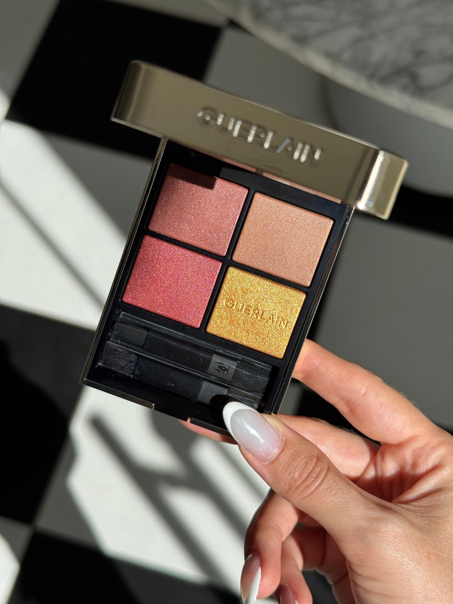 GUERLAIN Ombres G
Eyeshadow Quad
Multi-Effect, High Color & Long Wear (214)