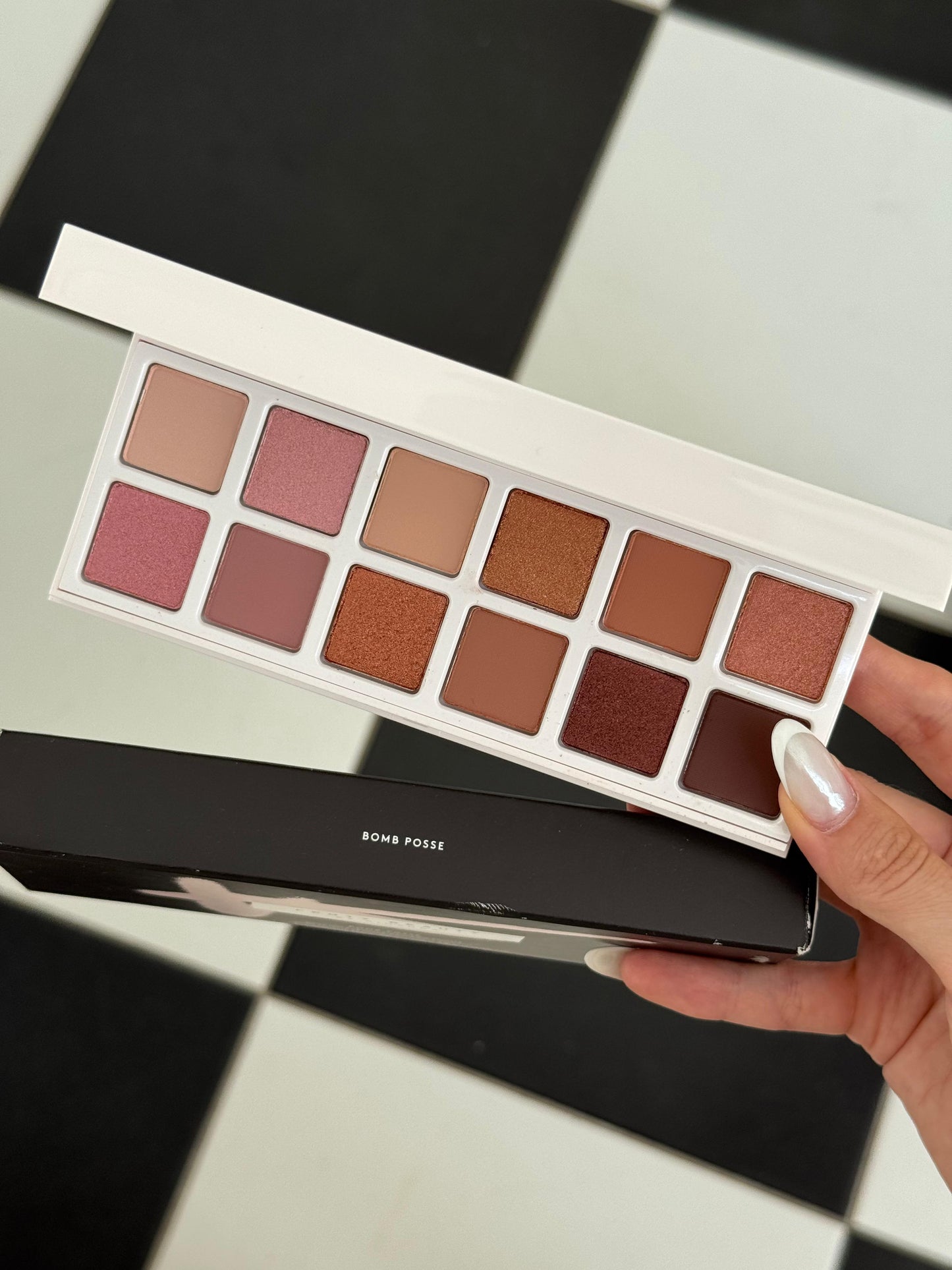 FENTY BEAUTY
Bomb Posse Mega Mix & Match Eyeshadow Palette
