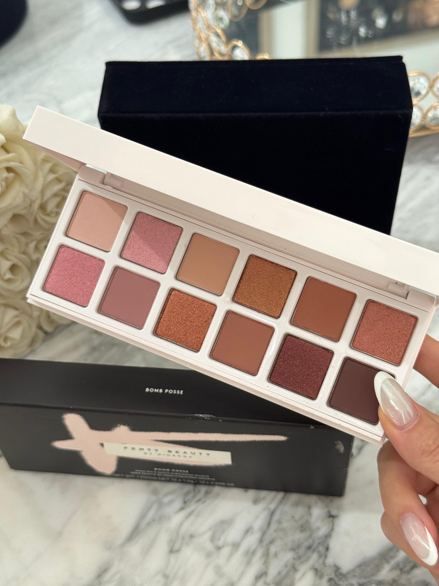 FENTY BEAUTY
Bomb Posse Mega Mix & Match Eyeshadow Palette