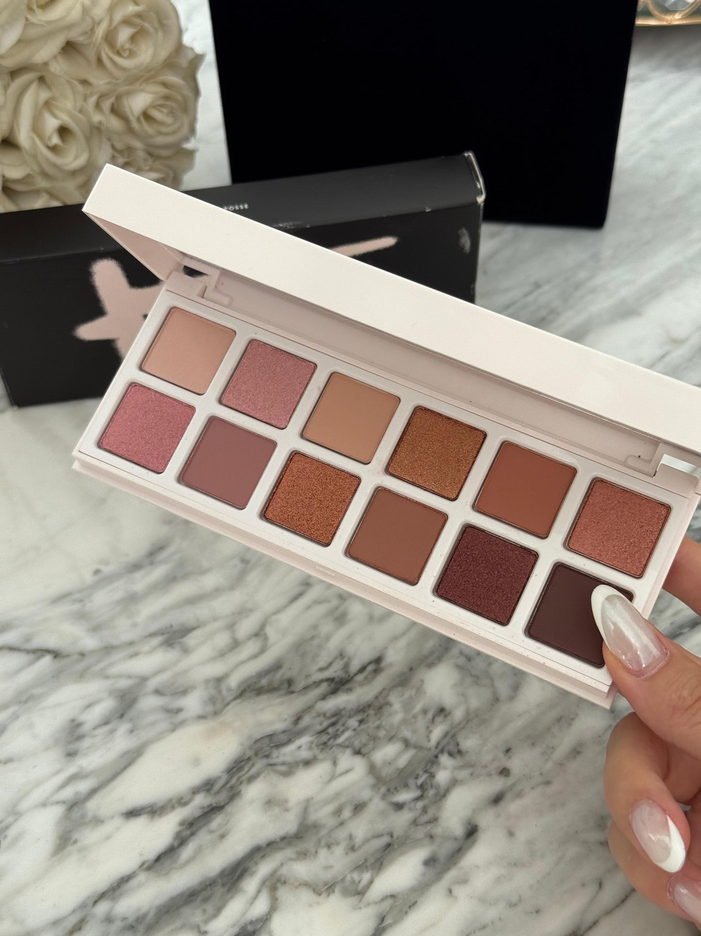 FENTY BEAUTY
Bomb Posse Mega Mix & Match Eyeshadow Palette
