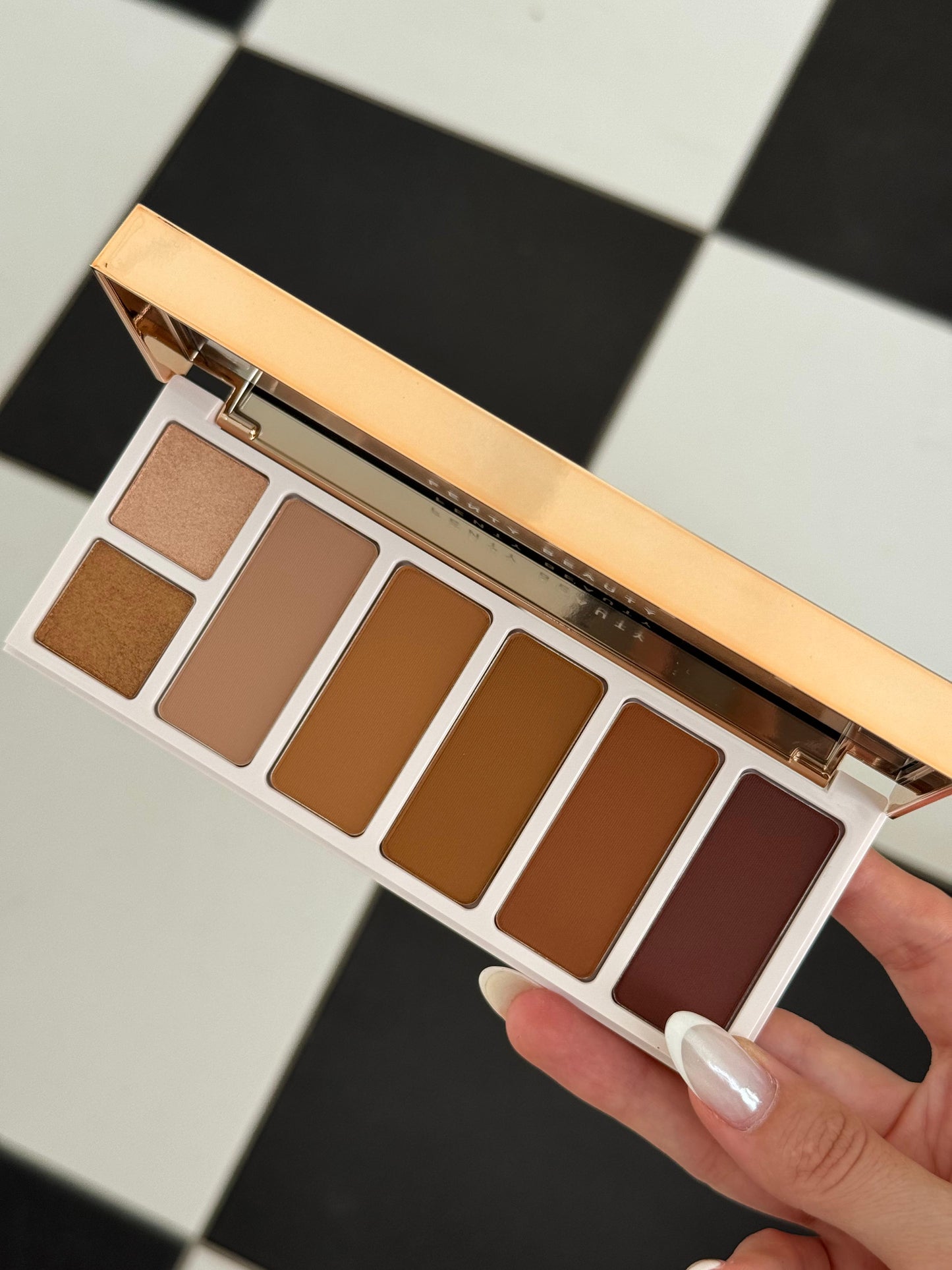 FENTY BEAUTY
Sun Stalk'R Face and Eye Bronzer and Highlighter Palette