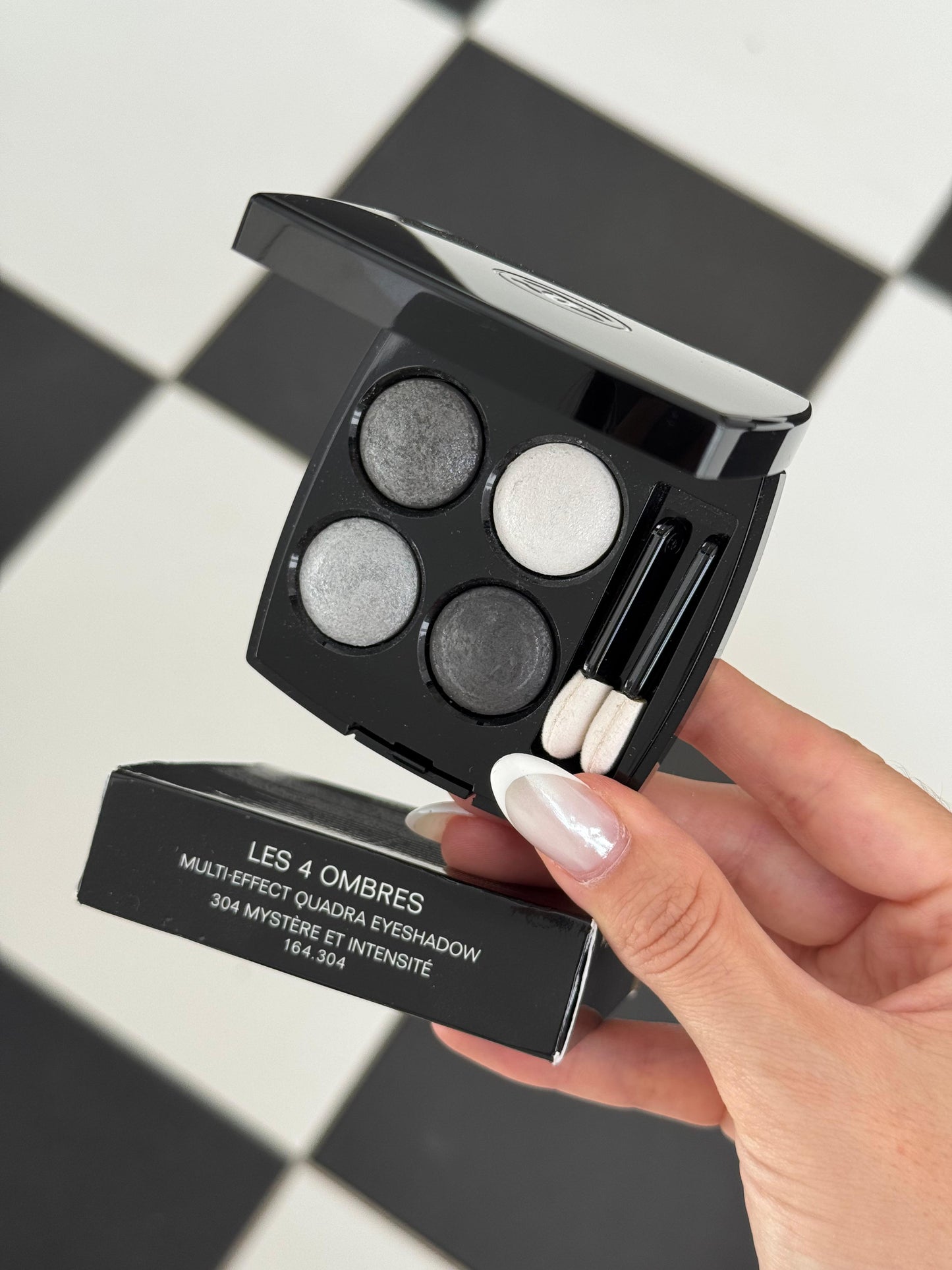 CHANEL Les 4 Ombres
Multi-Effect Quadra Eyeshadow (304)