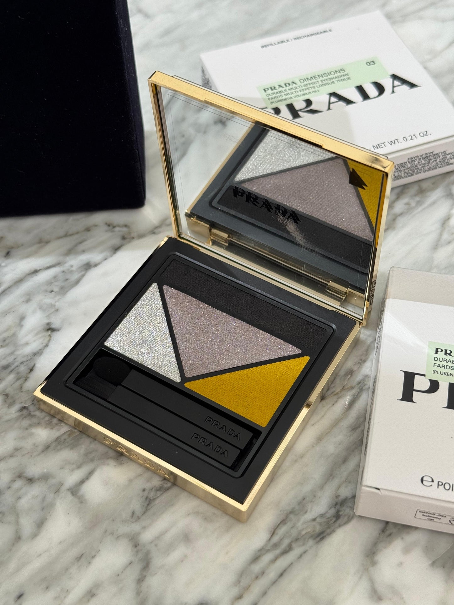 PRADA Dimensions
Durable Multi-Effect Eyeshadow (03)