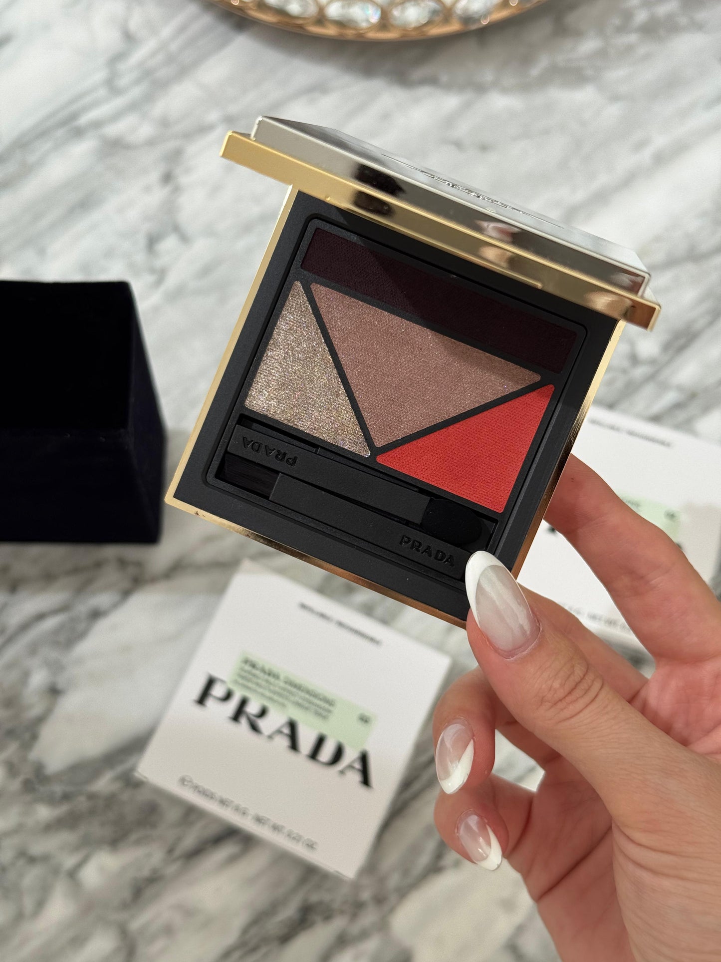 PRADA Dimensions
Durable Multi-Effect Eyeshadow (02)