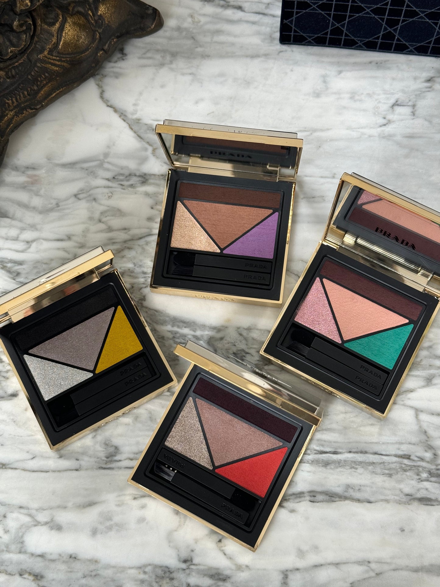 PRADA Dimensions
Durable Multi-Effect Eyeshadow (02)