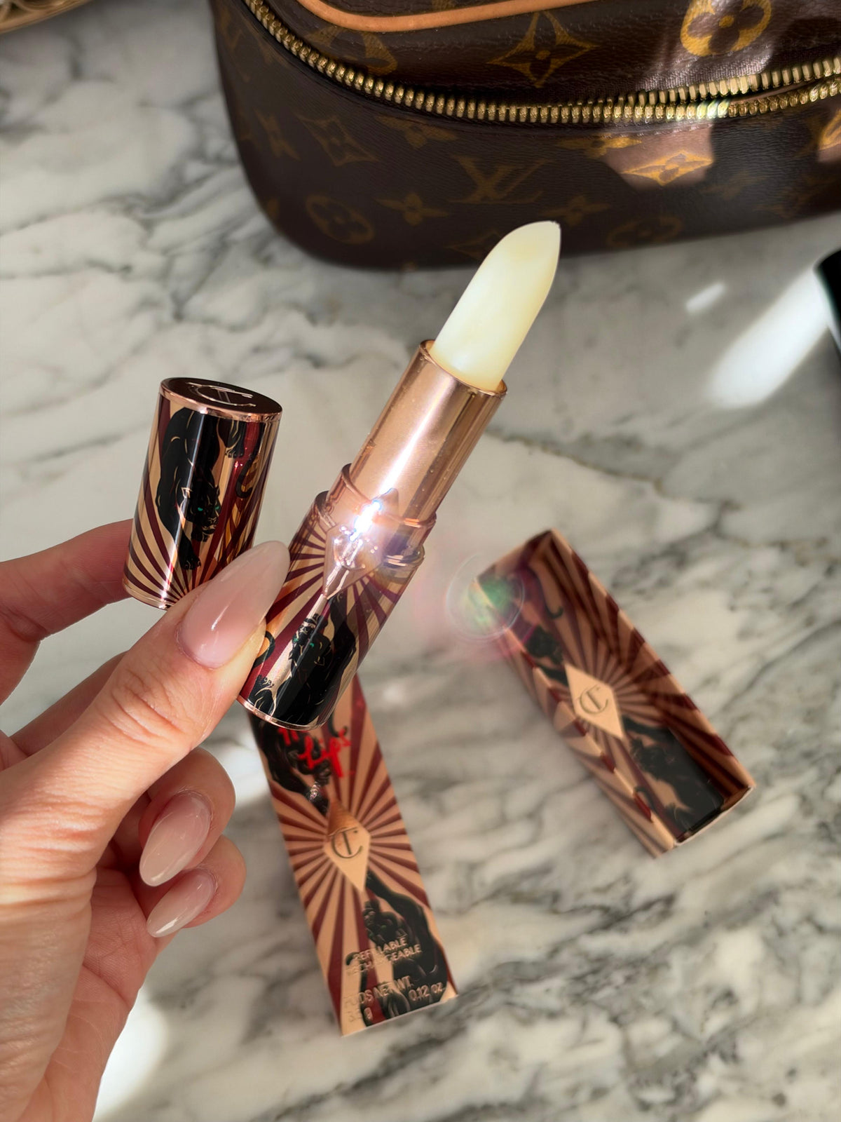 CHARLOTTE TILBURY
Hot Lips Lipstick - Enigmatic Edward