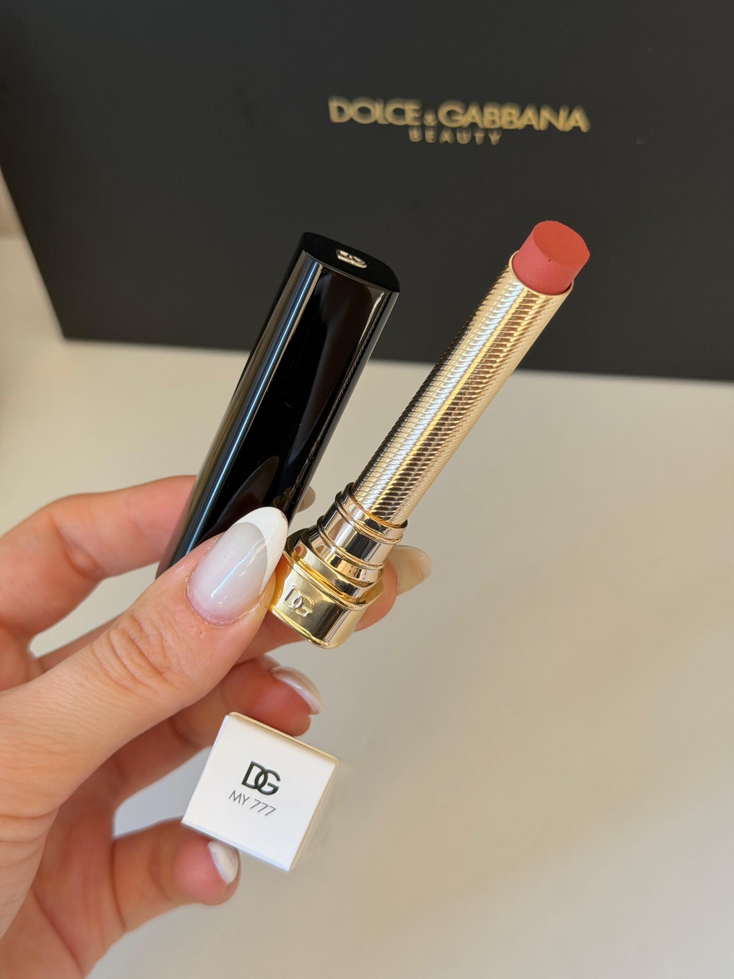 DOLCE&GABBANA My Comfy Matte Lipstick - My 777
Instant Rich Color & Hydration Lip Stylo