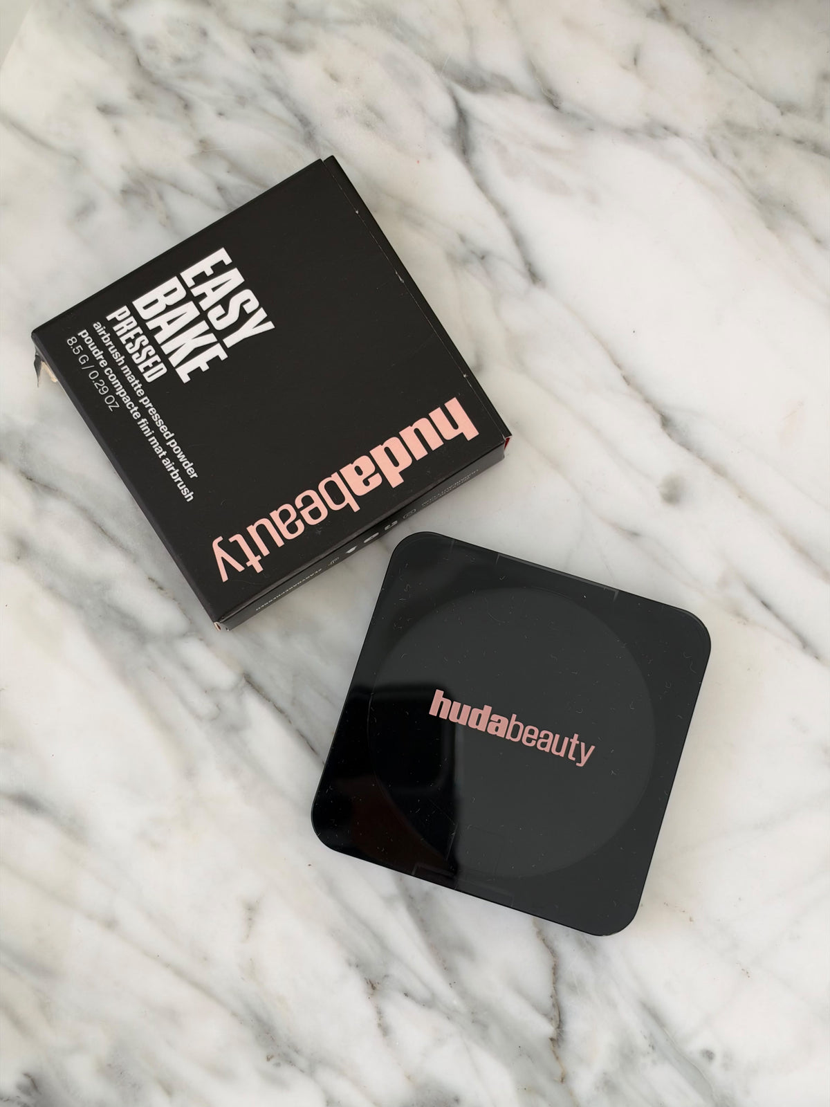 HUDA BEAUTY Easy Bake Airbrush Matte Pressed Powder - Sugar Cookie Translucent