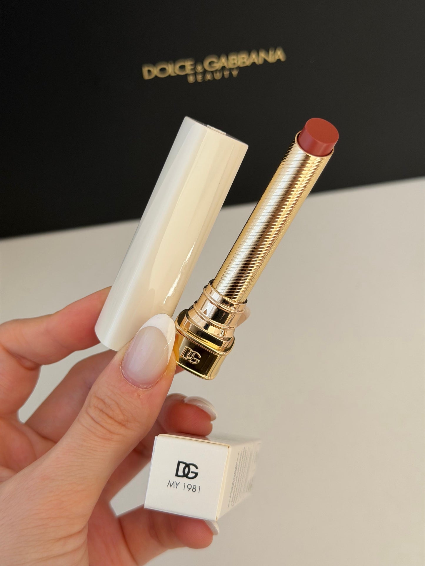 DOLCE&GABBANA My Juicy Sheer Lipstick - My 1981
Instant Shine & Hydration Lip Stylo