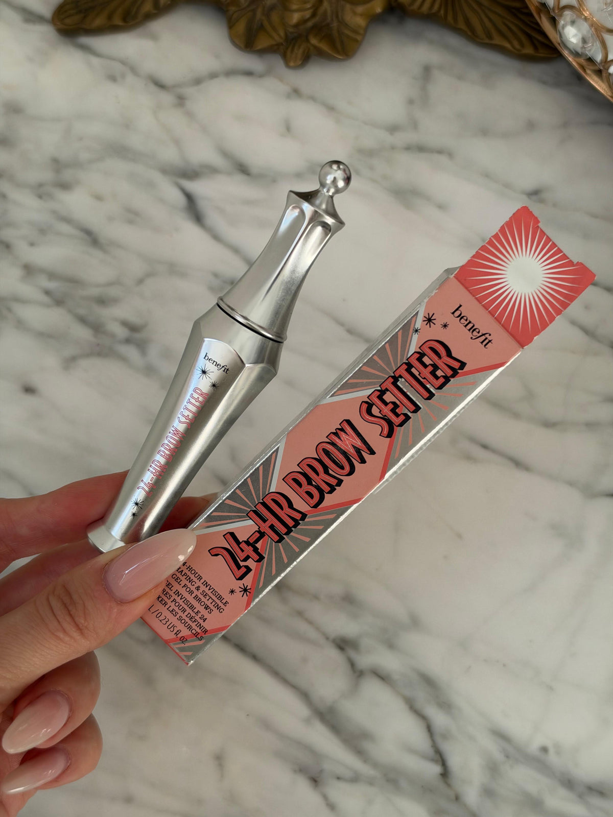 BENEFIT 24-Hour Brow Setter
Invisible Shaping & Setting Gel