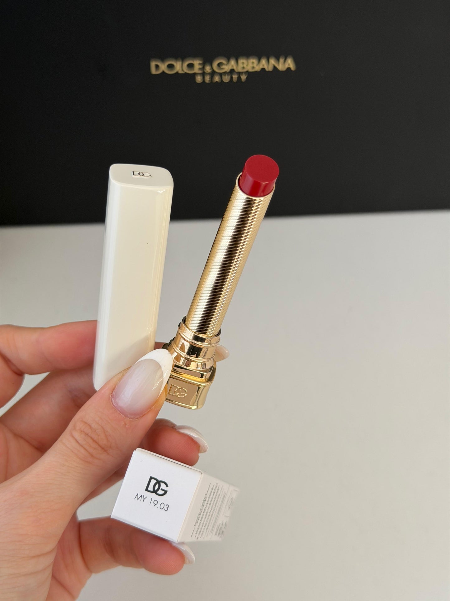DOLCE&GABBANA My Juicy Sheer Lipstick - My 19.03
Instant Shine & Hydration Lip Stylo