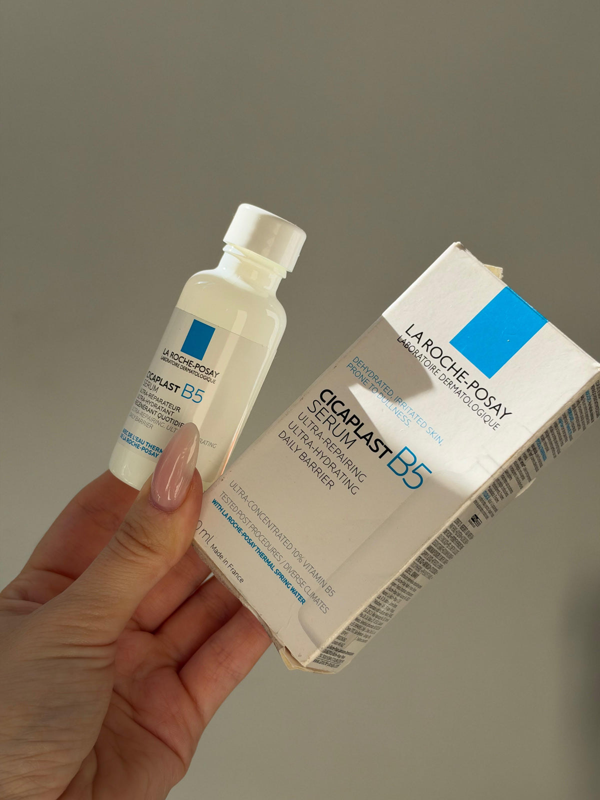 LA ROCHE-POSAY Cicaplast B5 Serum
For Hydrating And Repairing Skin Barrier