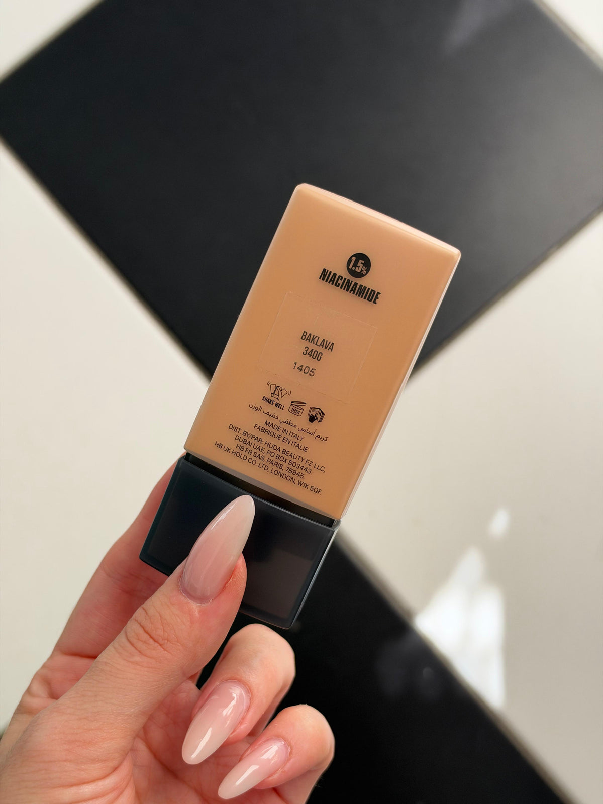 HUDA BEAUTY Easy Blur Natural Airbrush Foundation - Baklava 340G