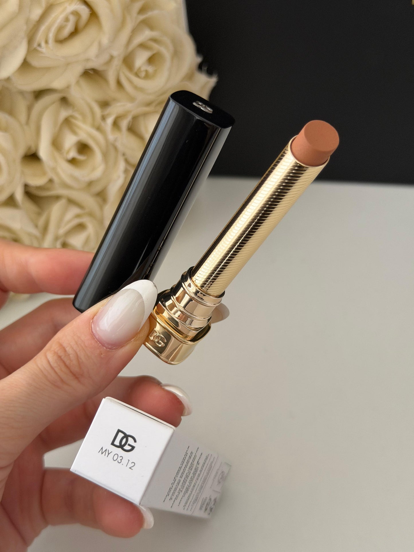 DOLCE&GABBANA My Comfy Matte Lipstick - My 03.12
Instant Rich Color & Hydration Lip Stylo