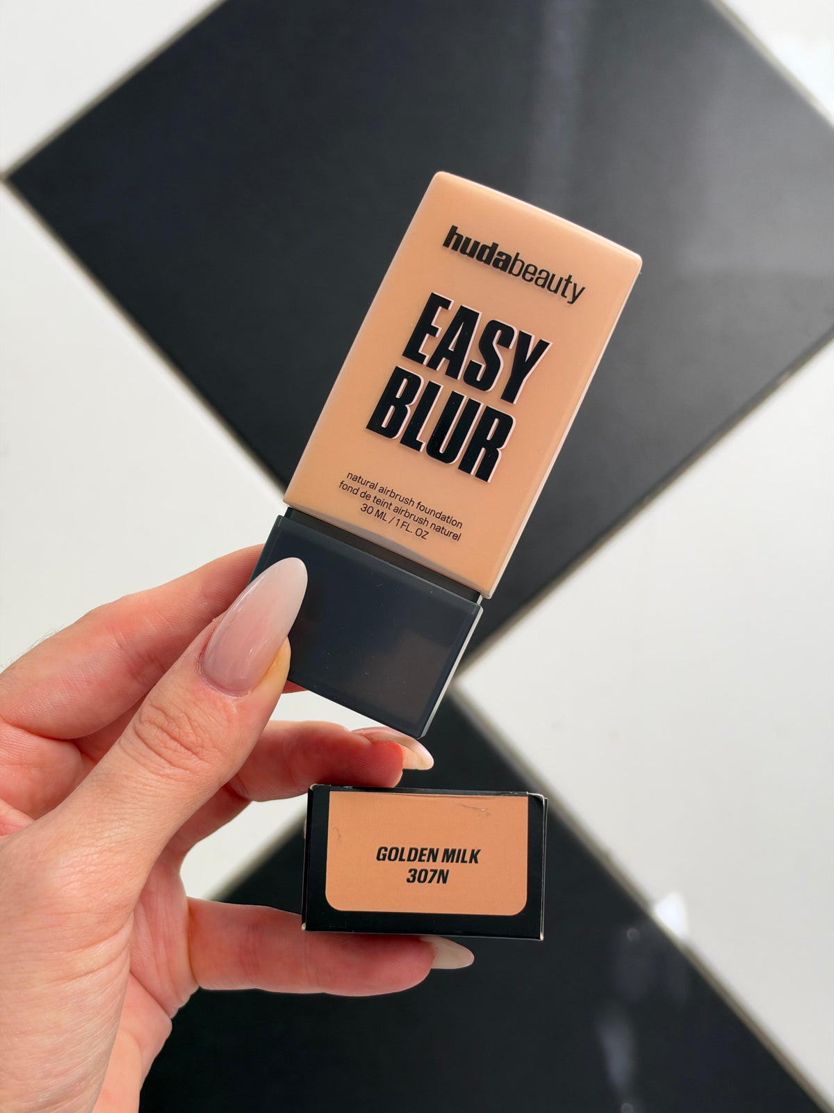 HUDA BEAUTY Easy Blur Natural Airbrush Foundation - Golden Milk 307N