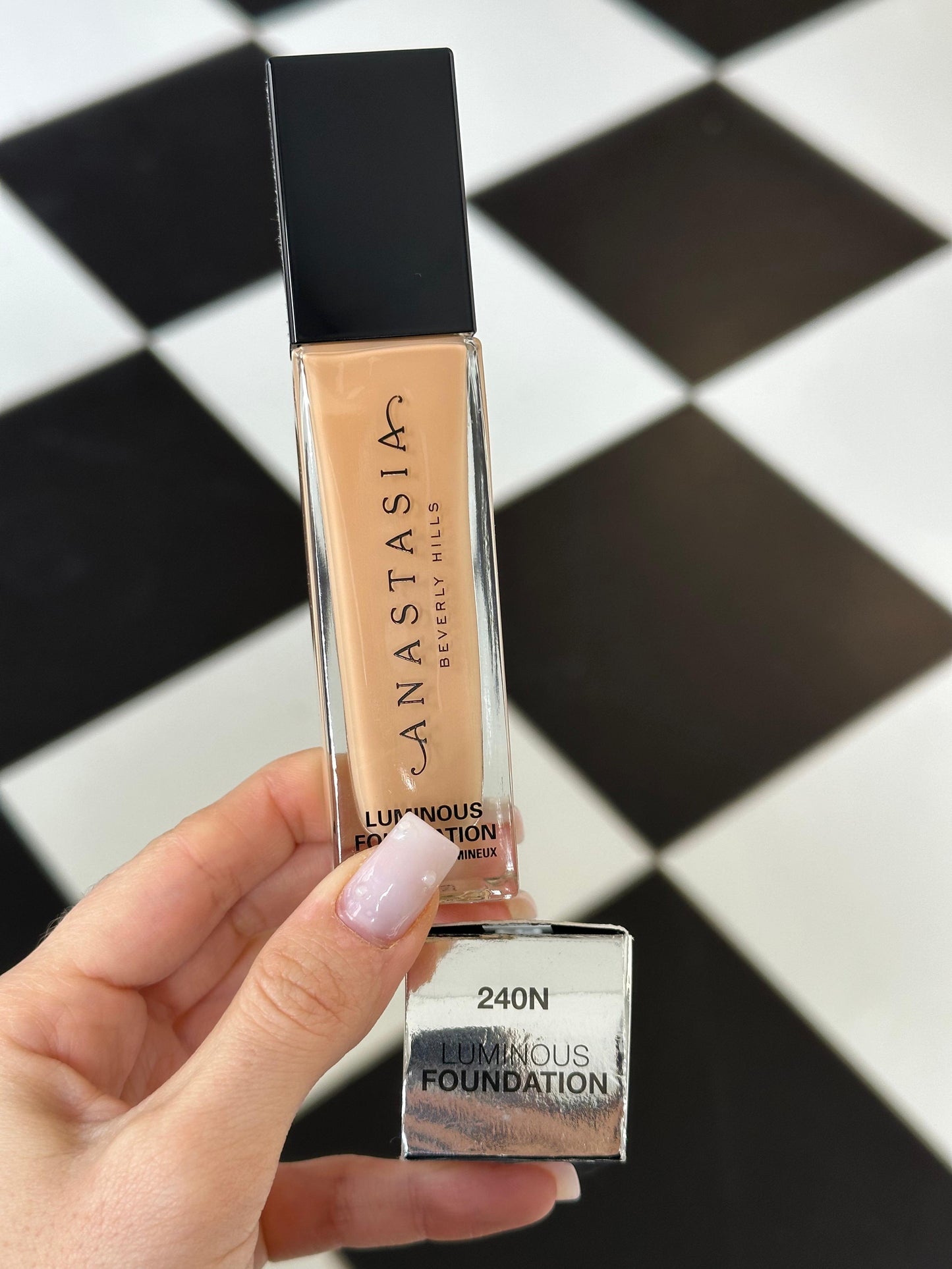 ANASTASIA BEVERLY HILLS
Luminous Foundation
Medium-Coverage Liquid Foundation, Luminous Finish