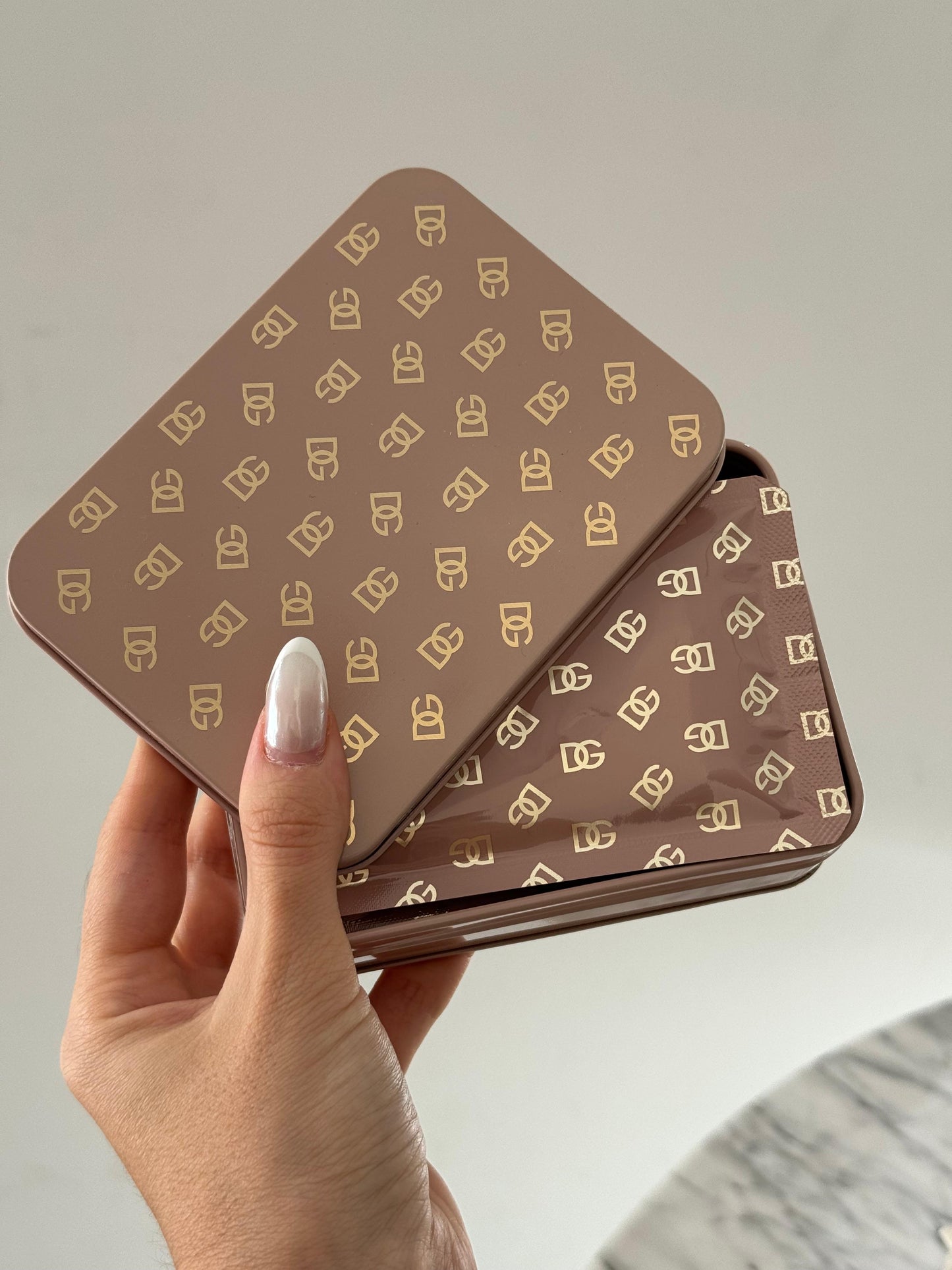 DOLCE&GABBANA No-Puff Caffeine Eye Patches
Depuffing & Brightening Eye Gel Pads