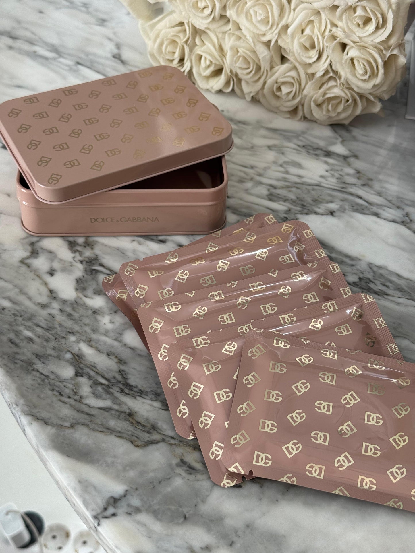 DOLCE&GABBANA No-Puff Caffeine Eye Patches
Depuffing & Brightening Eye Gel Pads