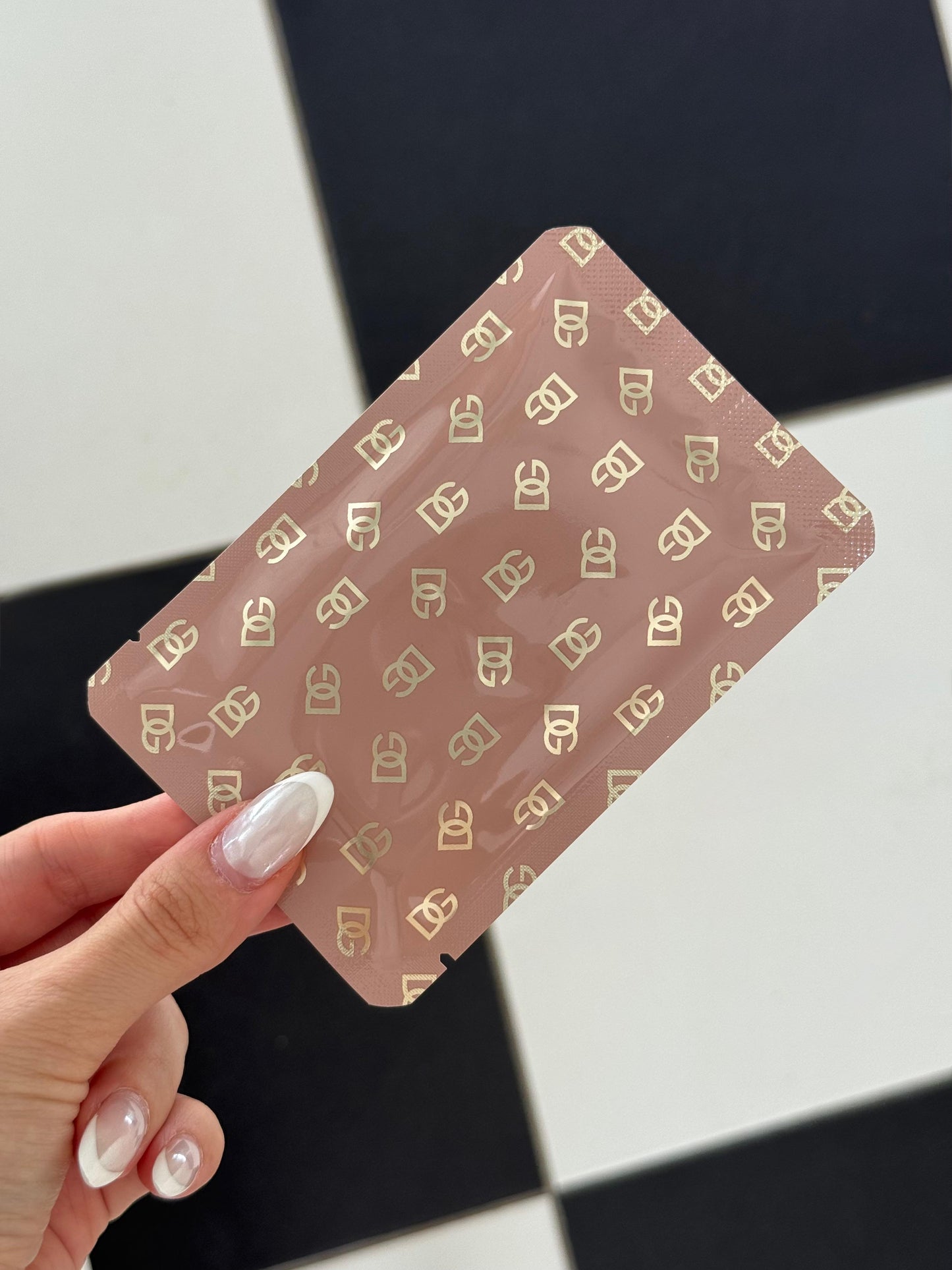 DOLCE&GABBANA No-Puff Caffeine Eye Patches
Depuffing & Brightening Eye Gel Pads