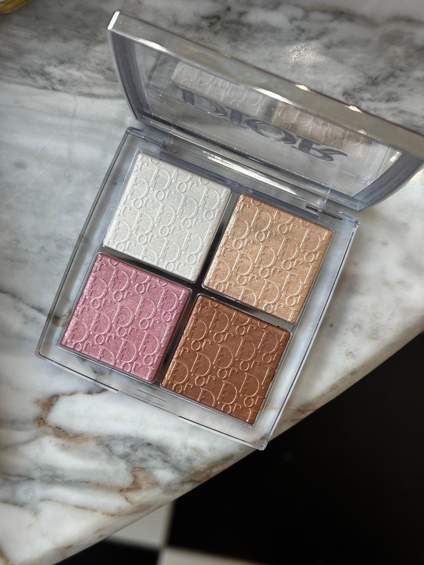 DIOR Backstage Glow Face Palette
Multi-Use Illuminating Makeup Palette - Highlight and Blush 001 Universal