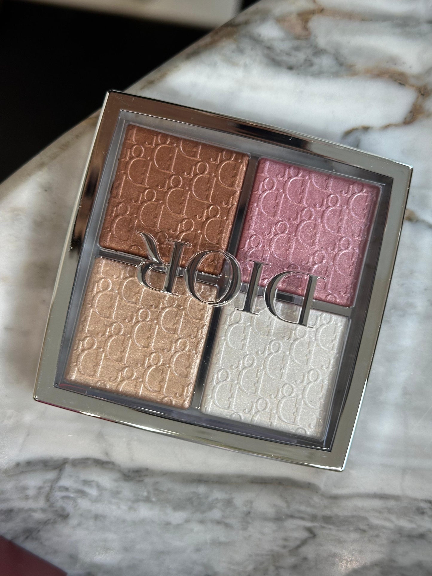 DIOR Backstage Glow Face Palette
Multi-Use Illuminating Makeup Palette - Highlight and Blush (001)
