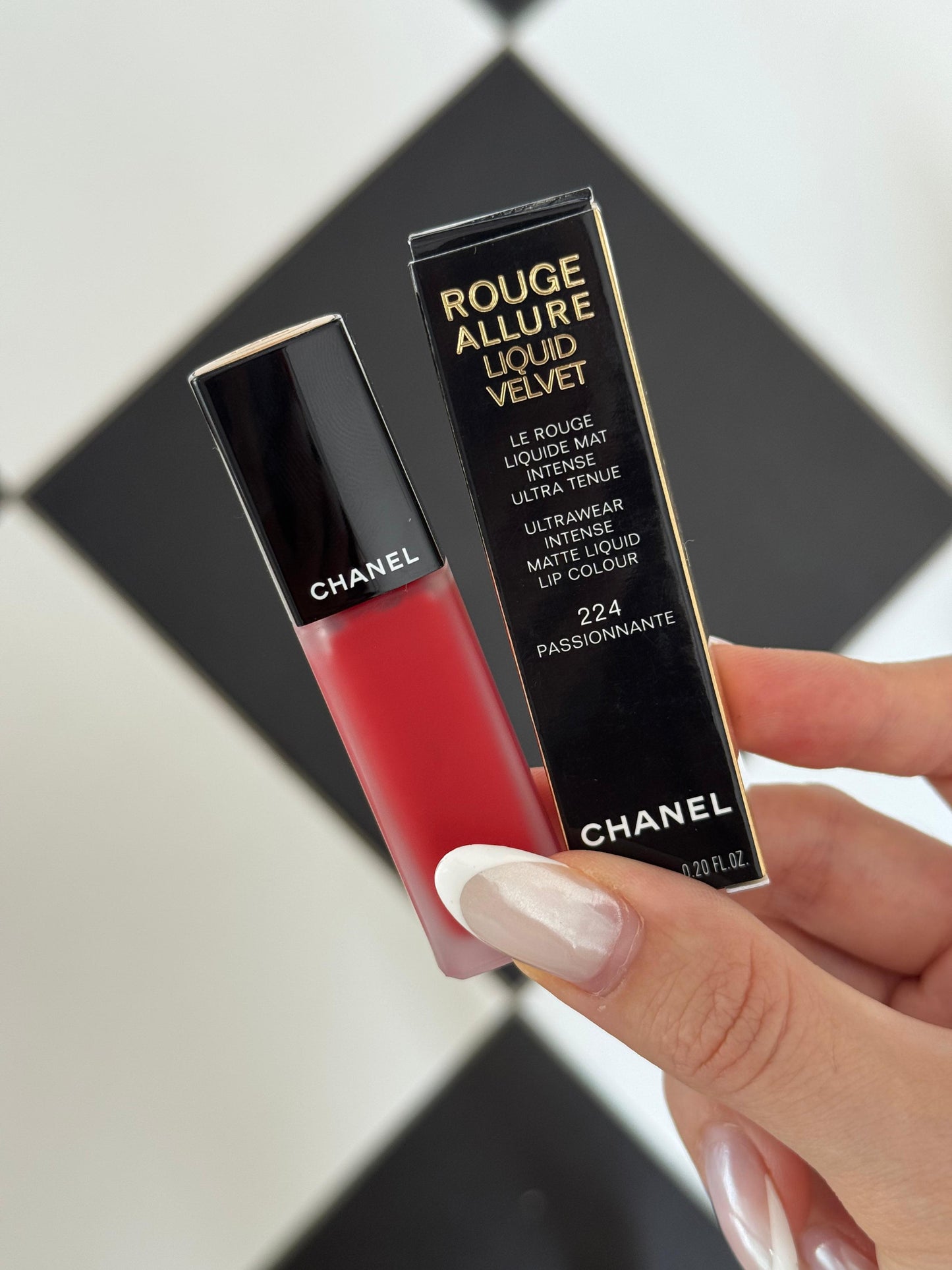 CHANEL Rouge Allure Liquid Velvet (224) - Ultrawear Intense Matte Liquid Lipstick