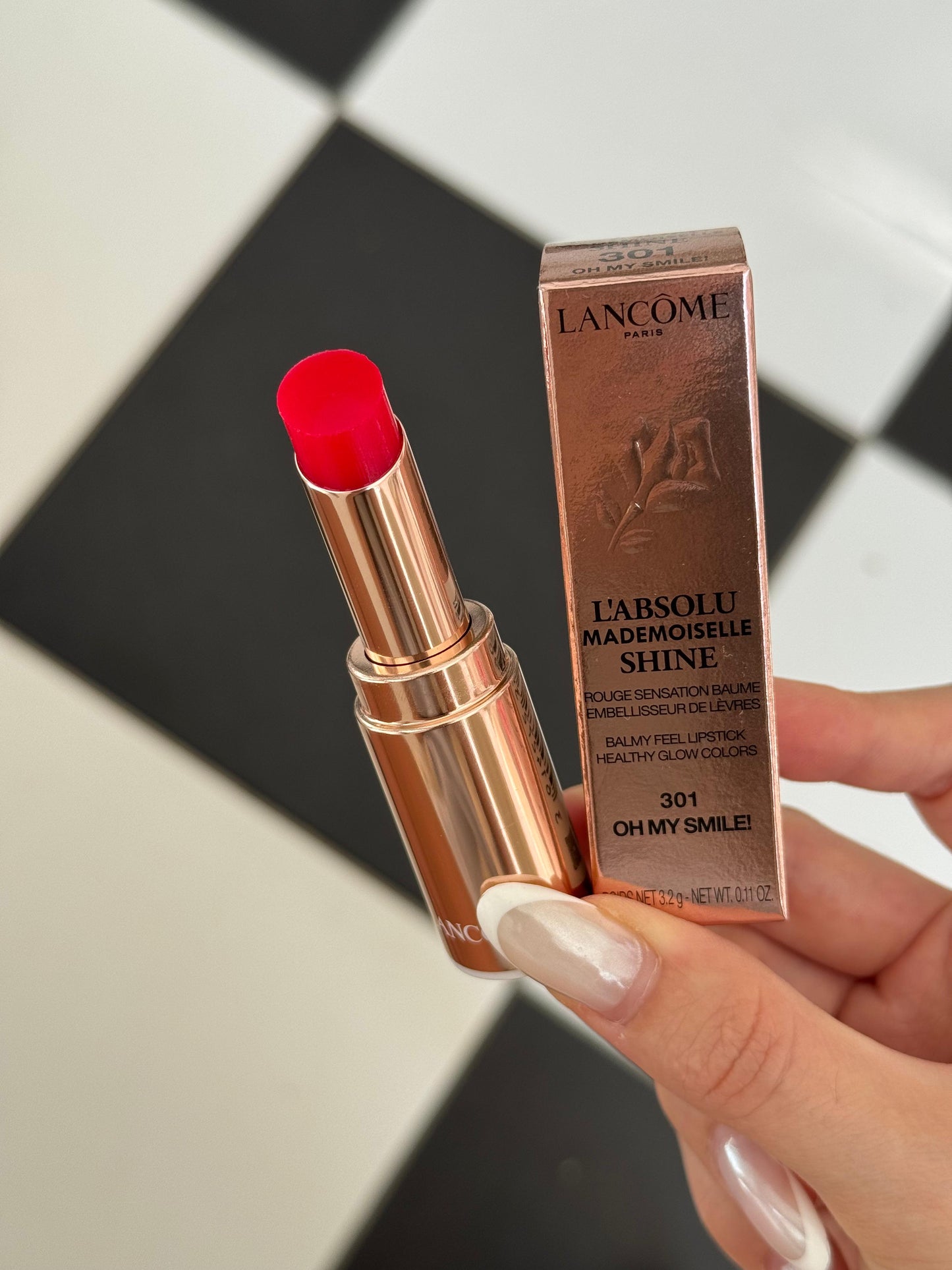 LANCÔME
L'Absolu Mademoiselle Shine (301)
Balmy Healthy Glow Lipstick