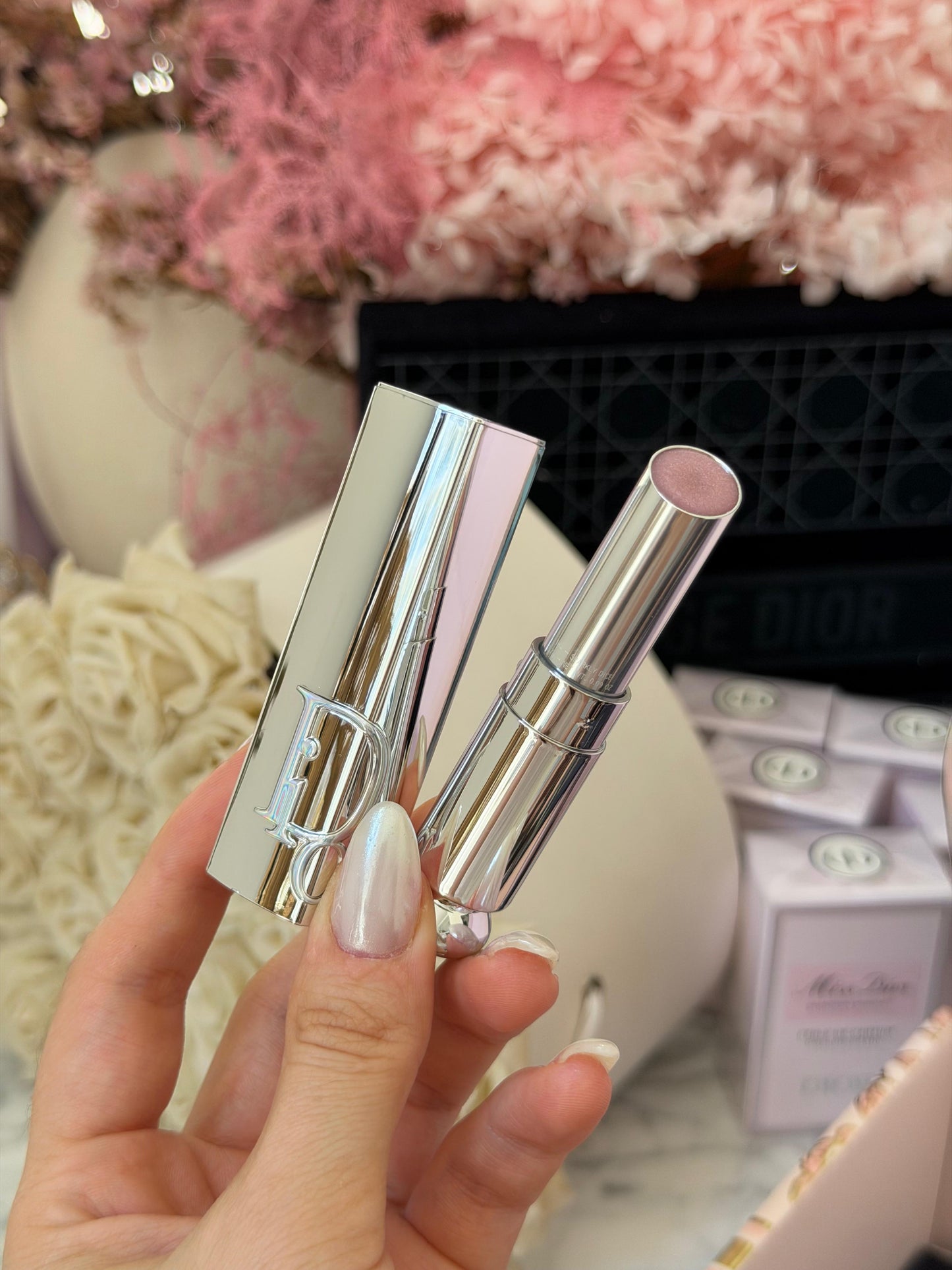 DIOR Addict Glass Lipstick (194)
Ultra-Shine and Hydrating Lip Gloss Stick