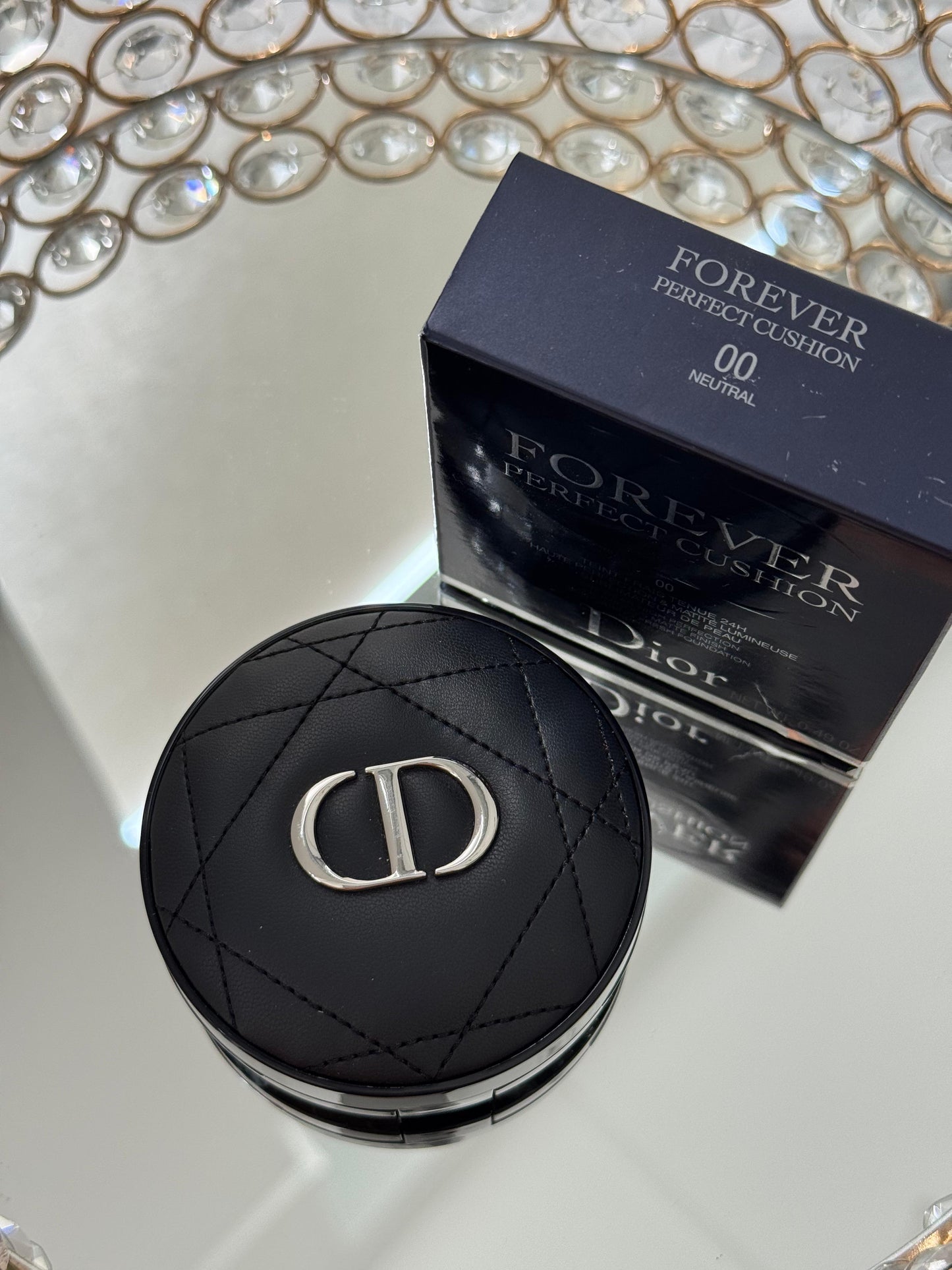 DIOR Forever Perfect Cushion - 00 Neutral
24H Wear High Perfection & Skin-Caring Watery Hydration SPF35