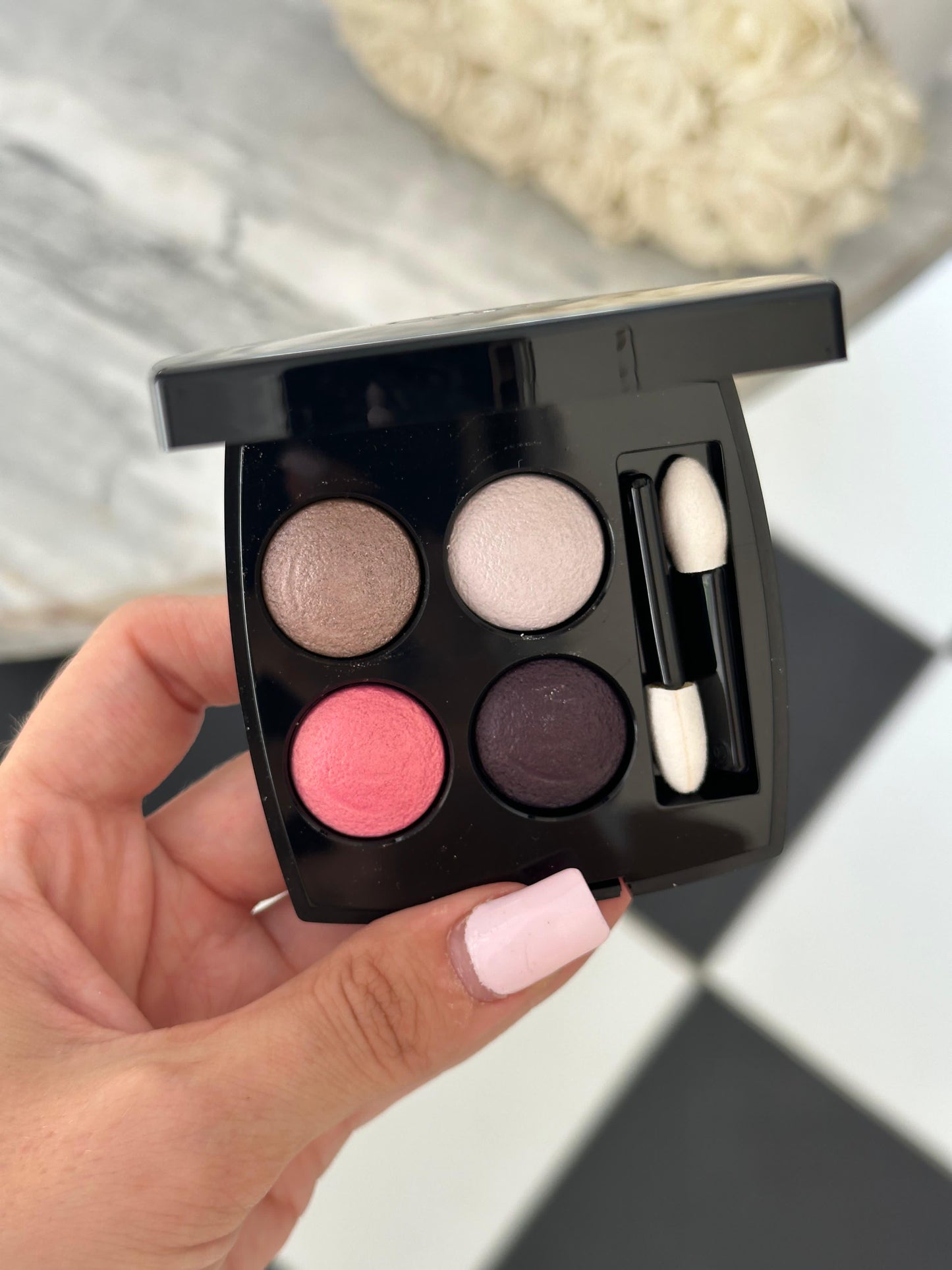 CHANEL Les 4 Ombres
Multi-Effect Quadra Eyeshadow (228)