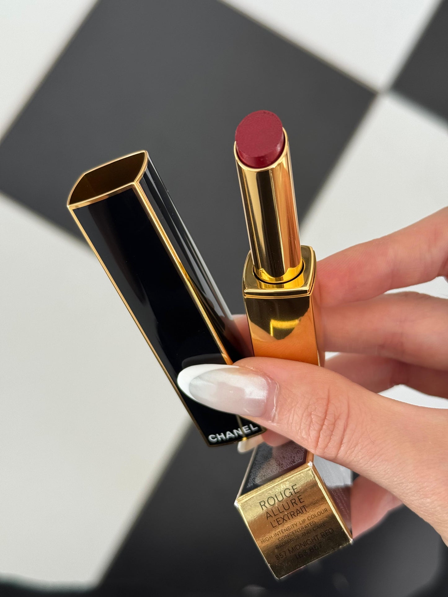 CHANEL Rouge Allure L’Extrait
High-Intensity Lipstick (857) - Concentrated Radiance and Care