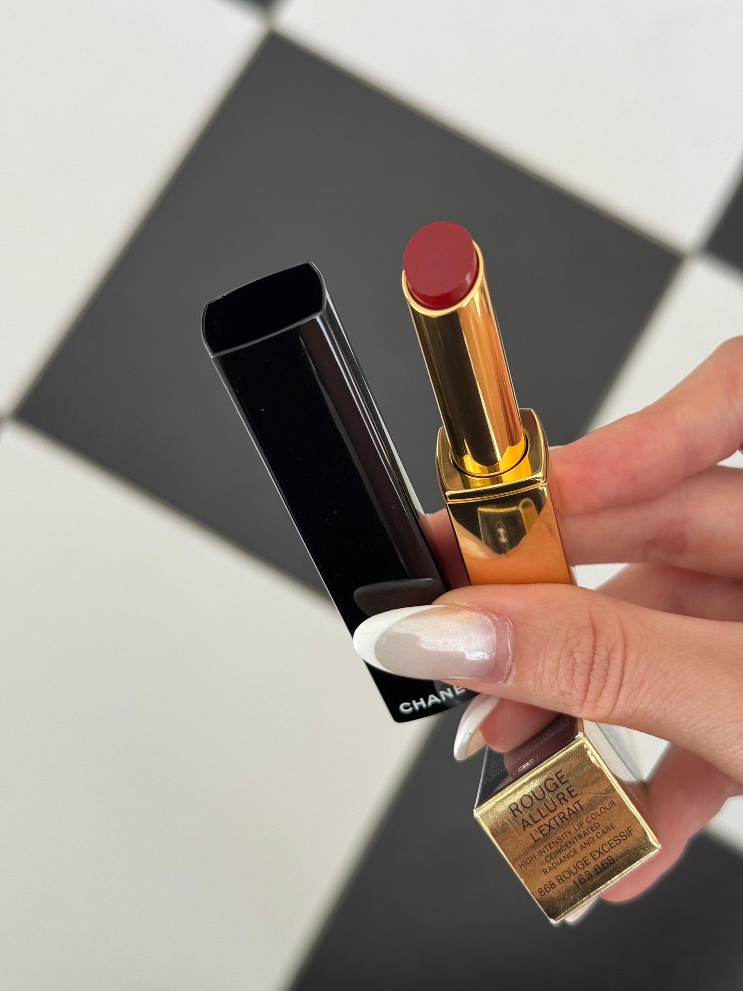 CHANEL Rouge Allure L’Extrait
High-Intensity Lipstick (868) - Concentrated Radiance and Care