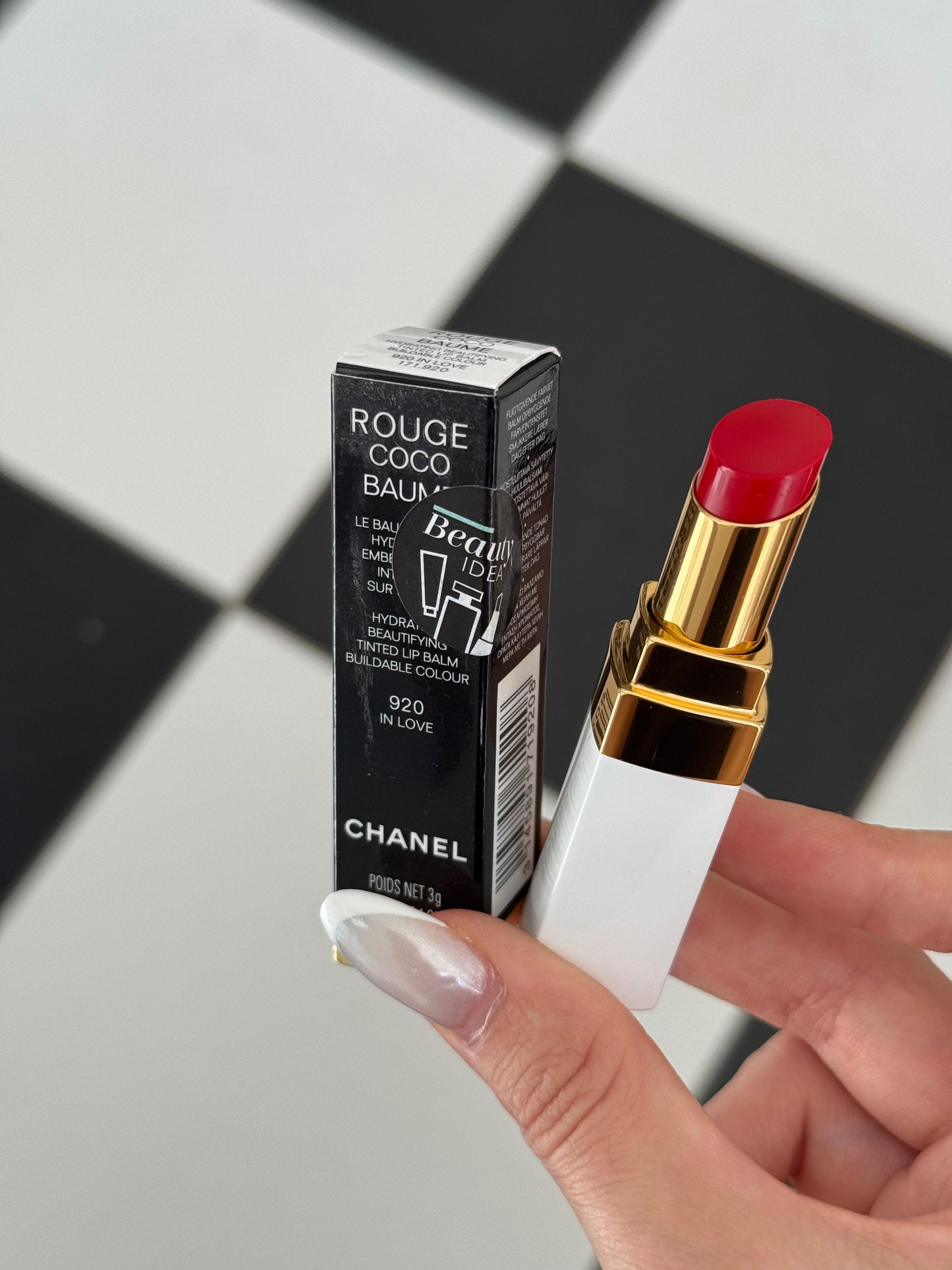 CHANEL Coco Baume Satin (920)
Hydrating Beautifying Tinted Lip Balm – Buildable Colour