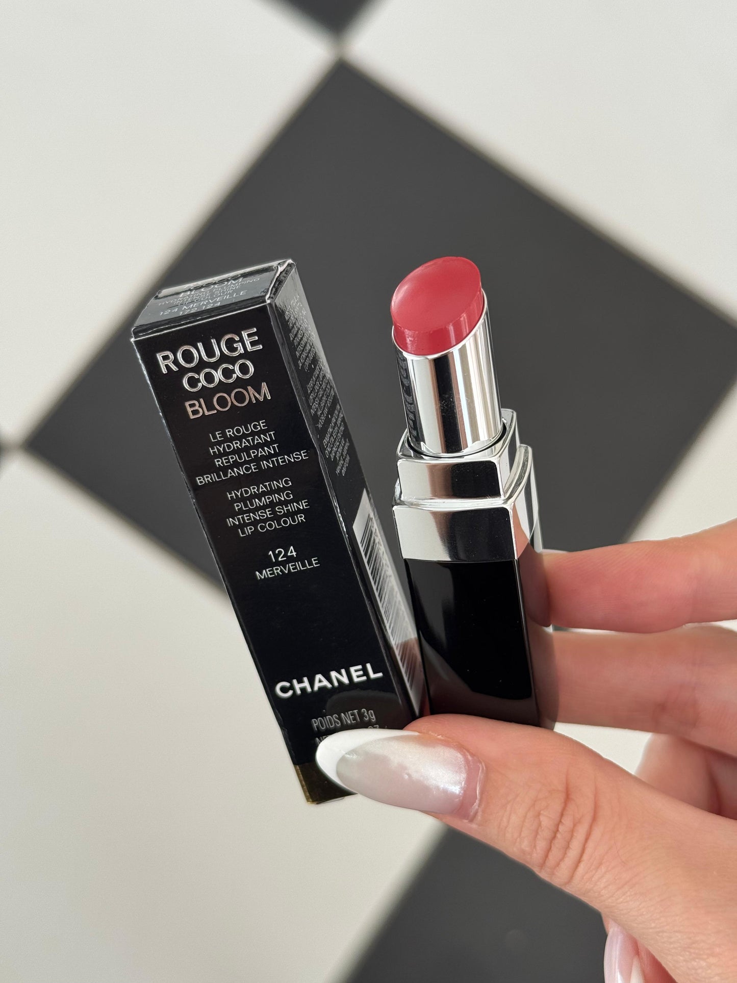 CHANEL Rouge Coco Bloom (124)
Hydrating Plumping Intense Shine Lipstick
