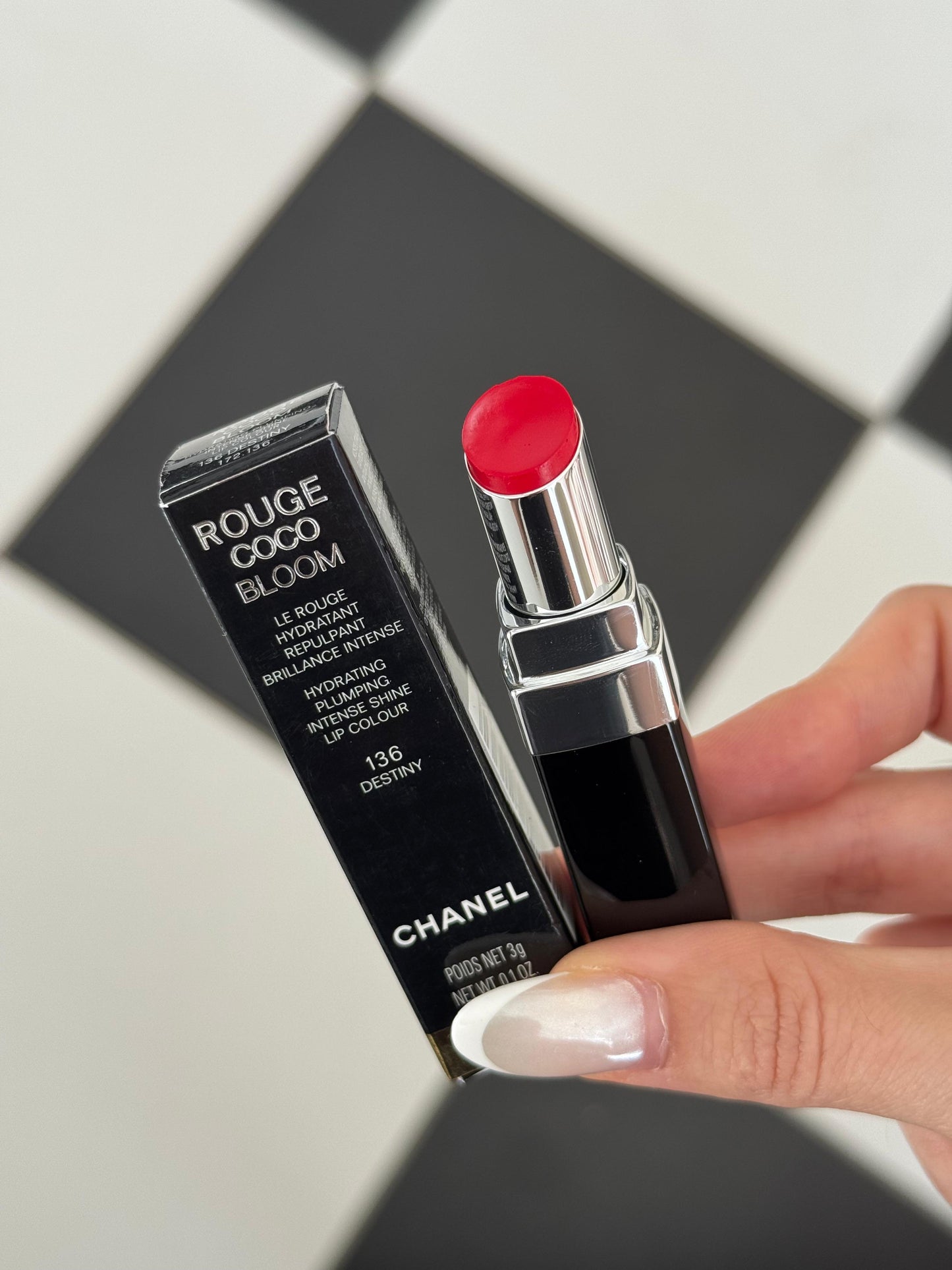CHANEL Rouge Coco Bloom (136)
Hydrating Plumping Intense Shine Lipstick