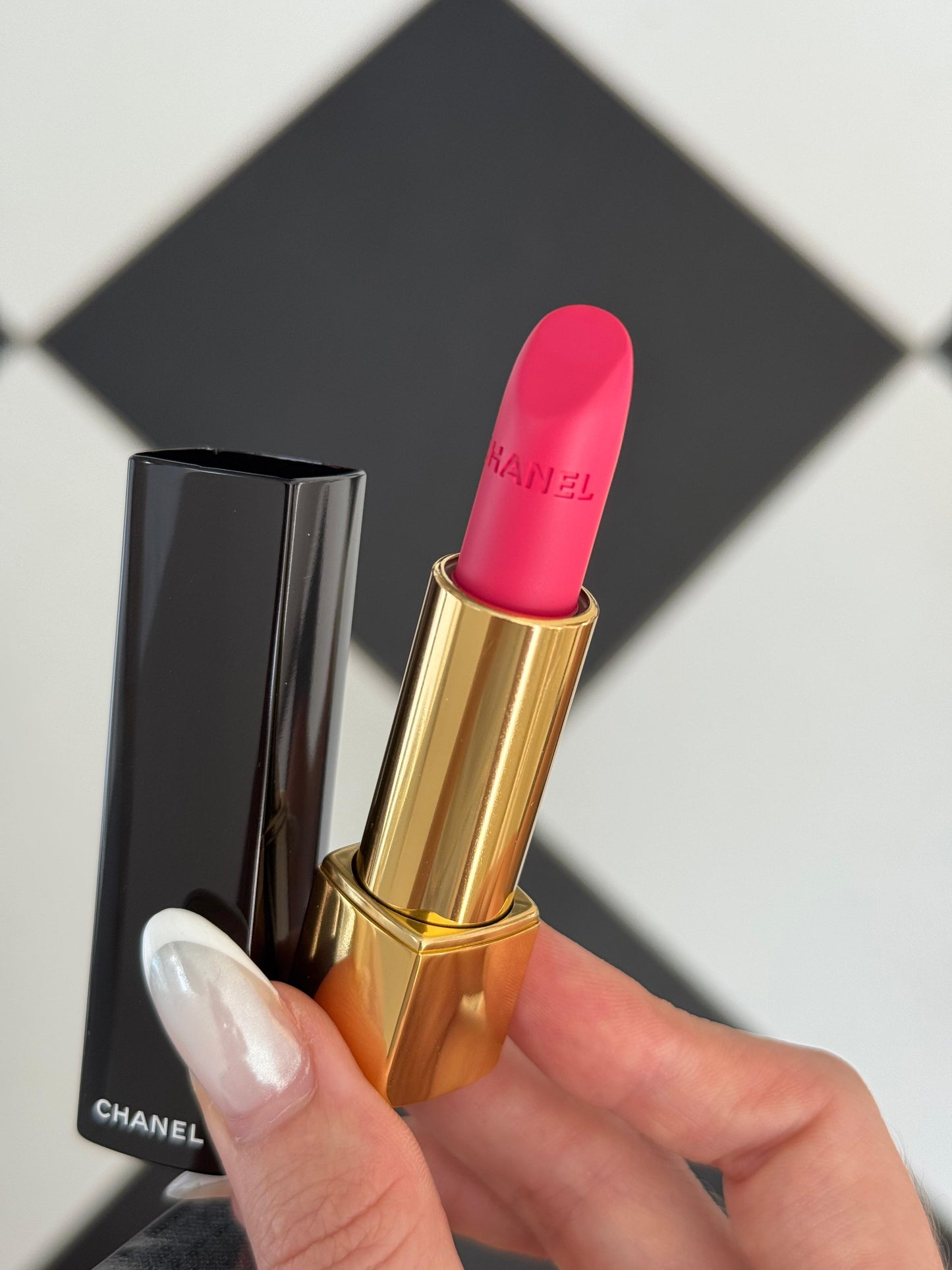 CHANEL Rouge Allure Velvet (45)
Luminous Matte Lipstick