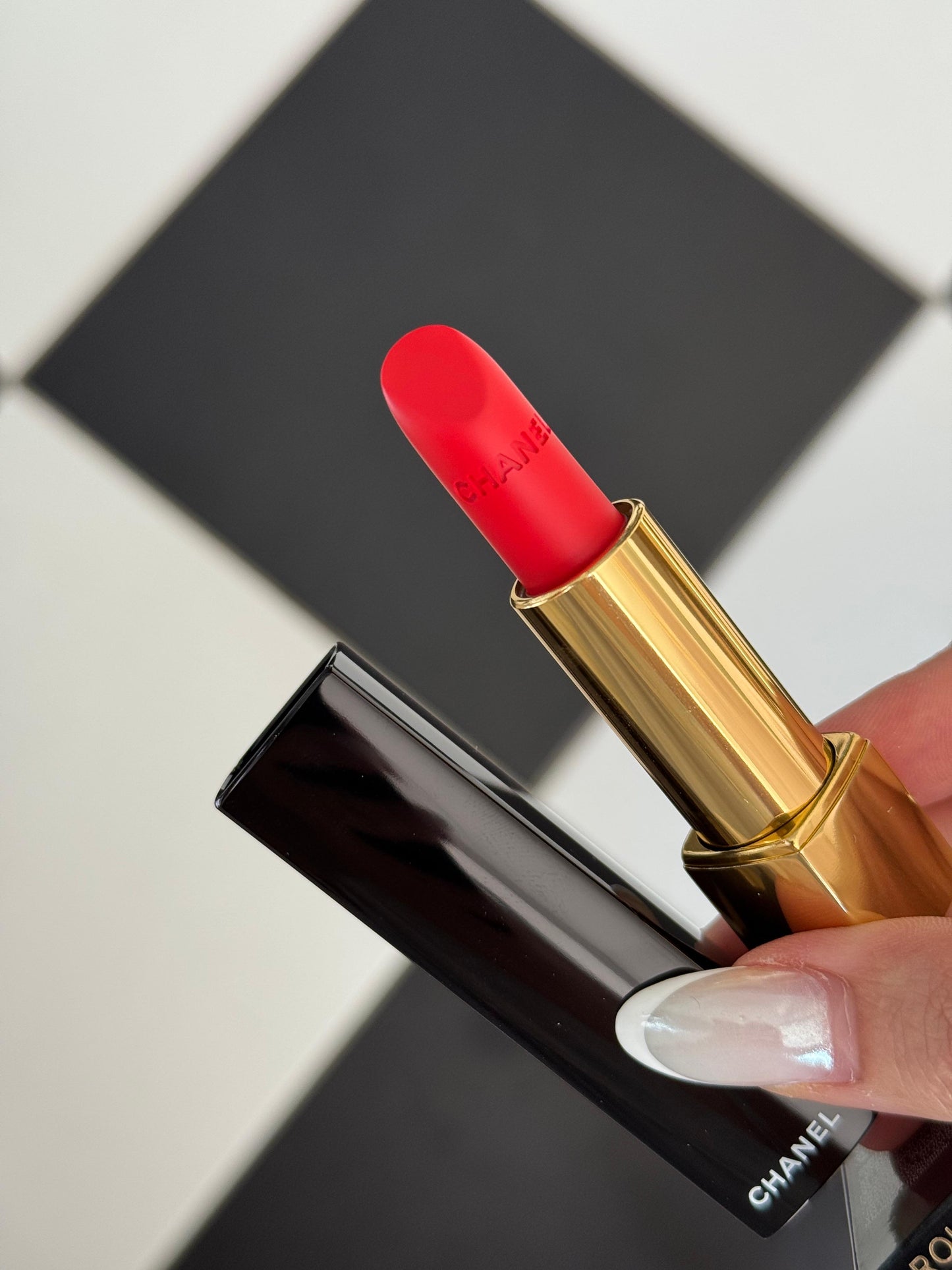 CHANEL Rouge Allure Velvet (57)
Luminous Matte Lipstick