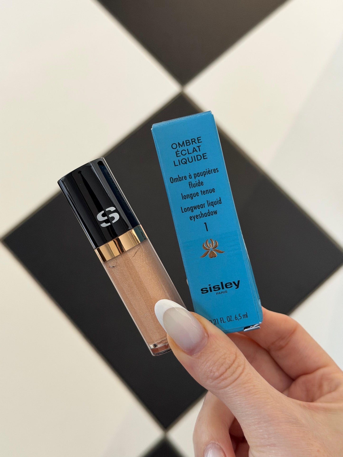 SISLEY Ombre Éclat Longwear Liquide Eyeshadow (1)