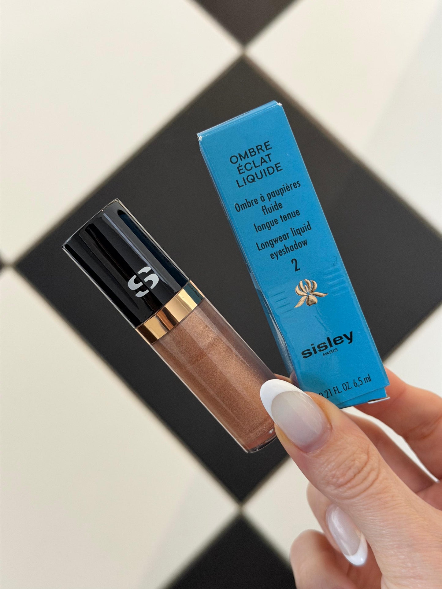 SISLEY Ombre Éclat Longwear Liquide Eyeshadow (2)