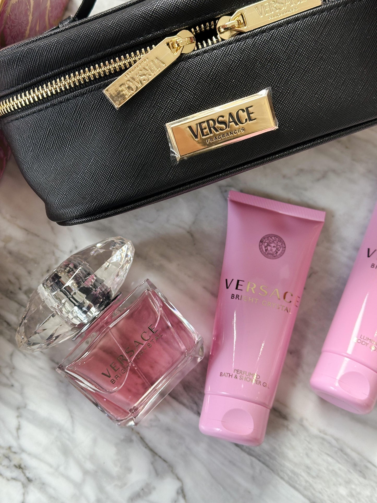 VERSACE Bright Crystal
Eau De Toilette Gift Set (90ml+100ml+100ml+bag)