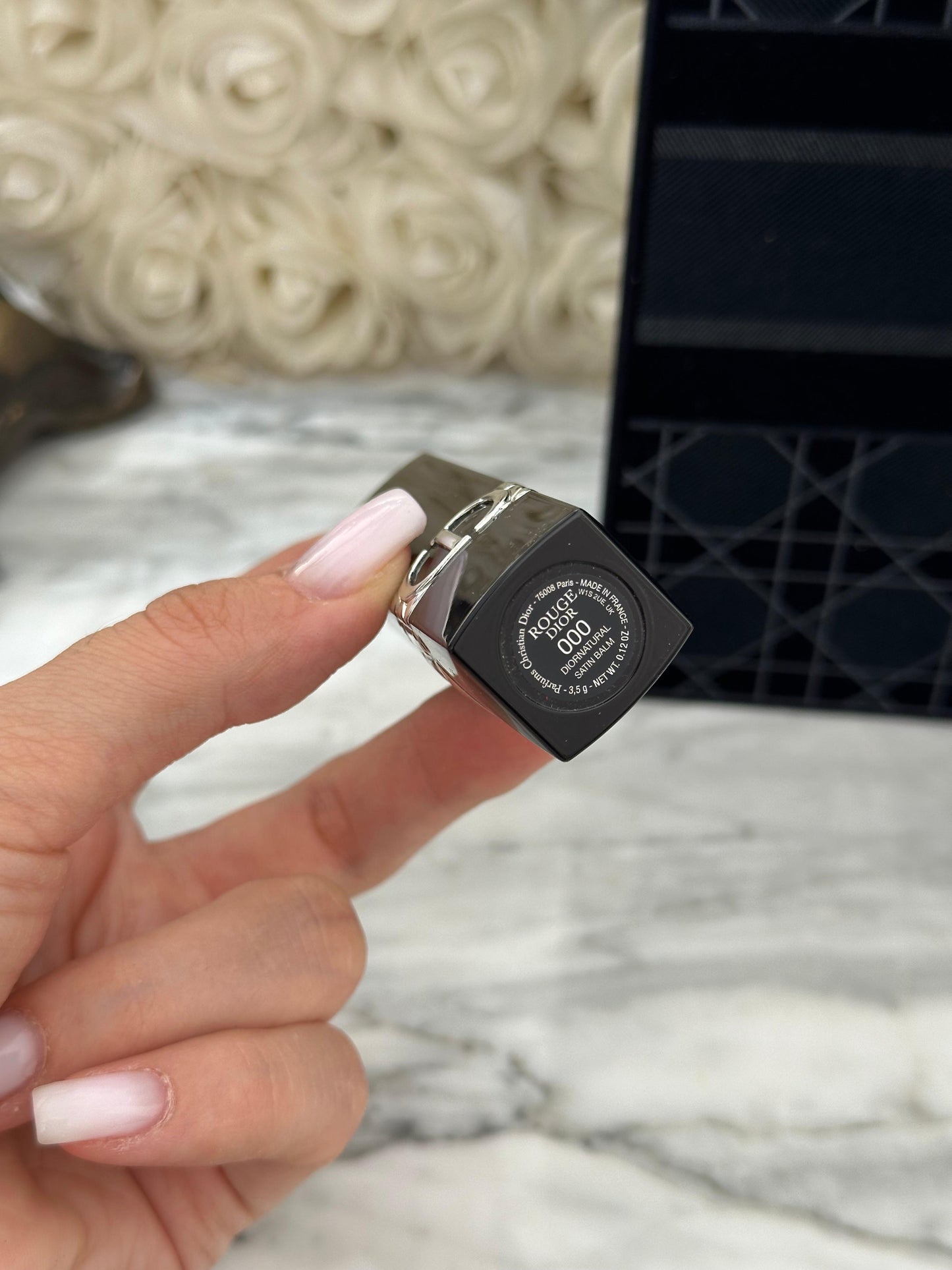 DIOR Rouge (000)
Couture Color Lipstick - Velvet and Satin Finishes - Hydrating Floral Lip Care - Long Wear