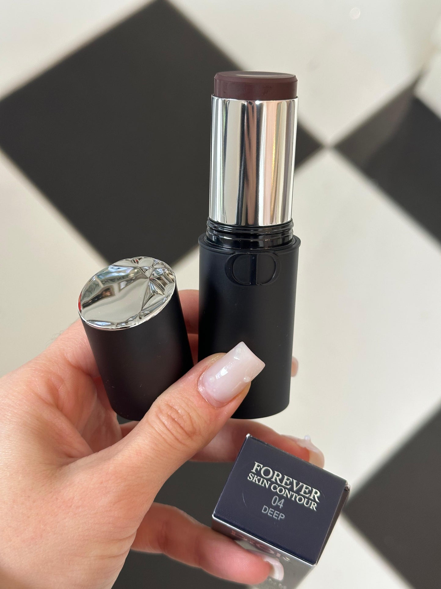 DIOR Forever Skin Contour
Sculpting and Bronzing Face Stick - Seamless Perfection - 24H Wear and Hydration