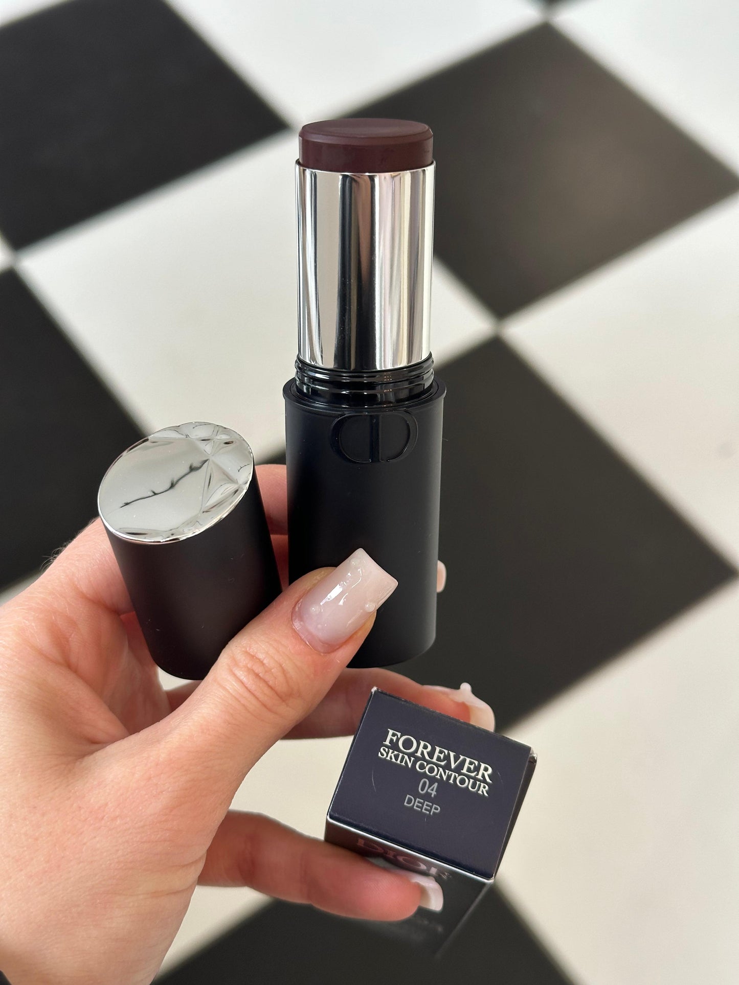 DIOR Forever Skin Contour
Sculpting and Bronzing Face Stick - Seamless Perfection - 24H Wear and Hydration