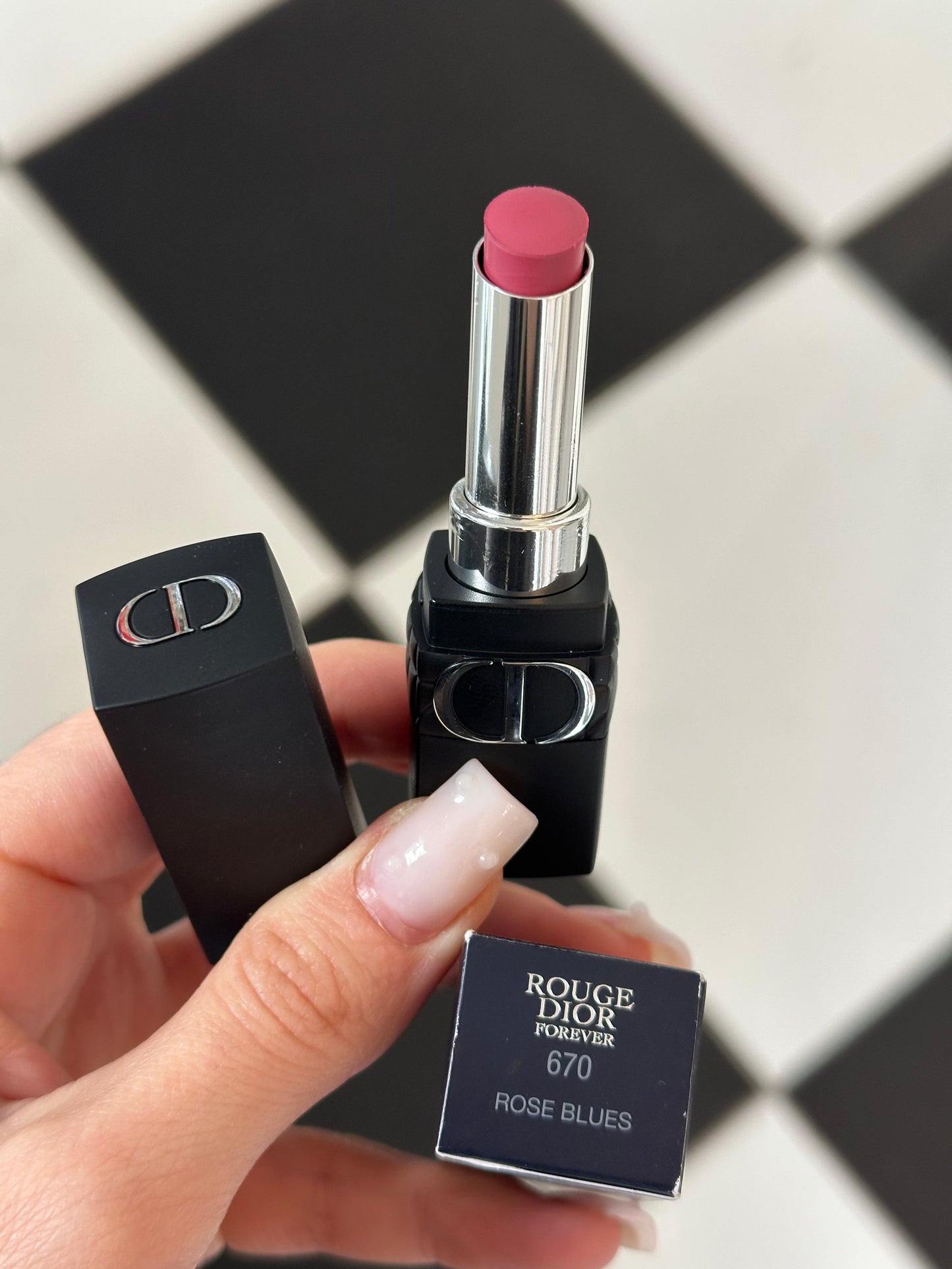 DIOR Rouge Forever (670)
Transfer-Proof Lipstick - Ultra Pigmented Matte Comfort