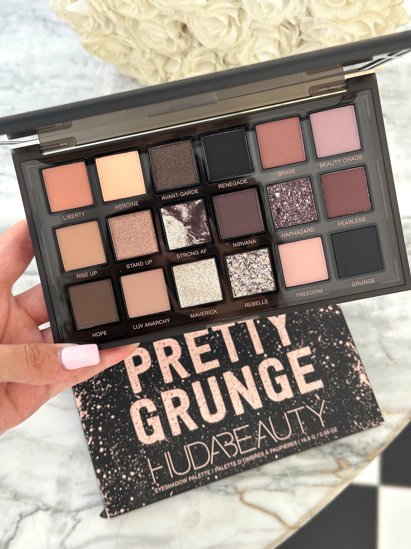 HUDA BEAUTY Pretty Grunge Eyeshadow Palette